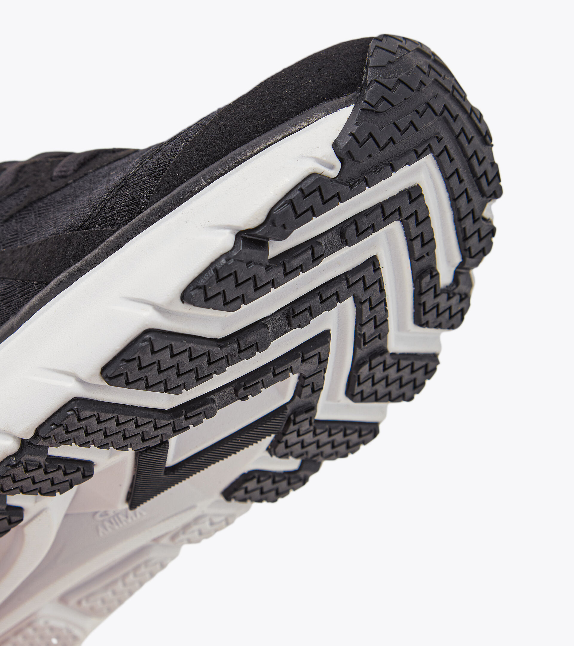 Running Shoes - Woman EQUIPE NUCLEO W BLACK/SILVER/WHITE - Diadora
