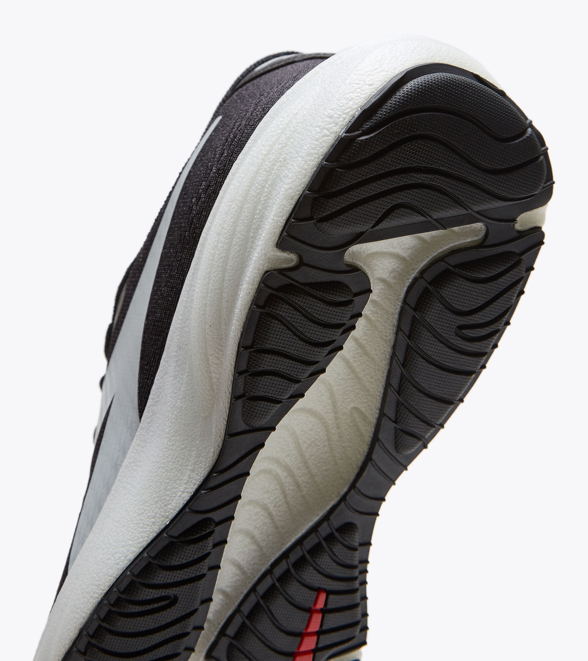 Running shoes - Men FRECCIA BLACK/WHITE/FER.RED ITALY - Diadora