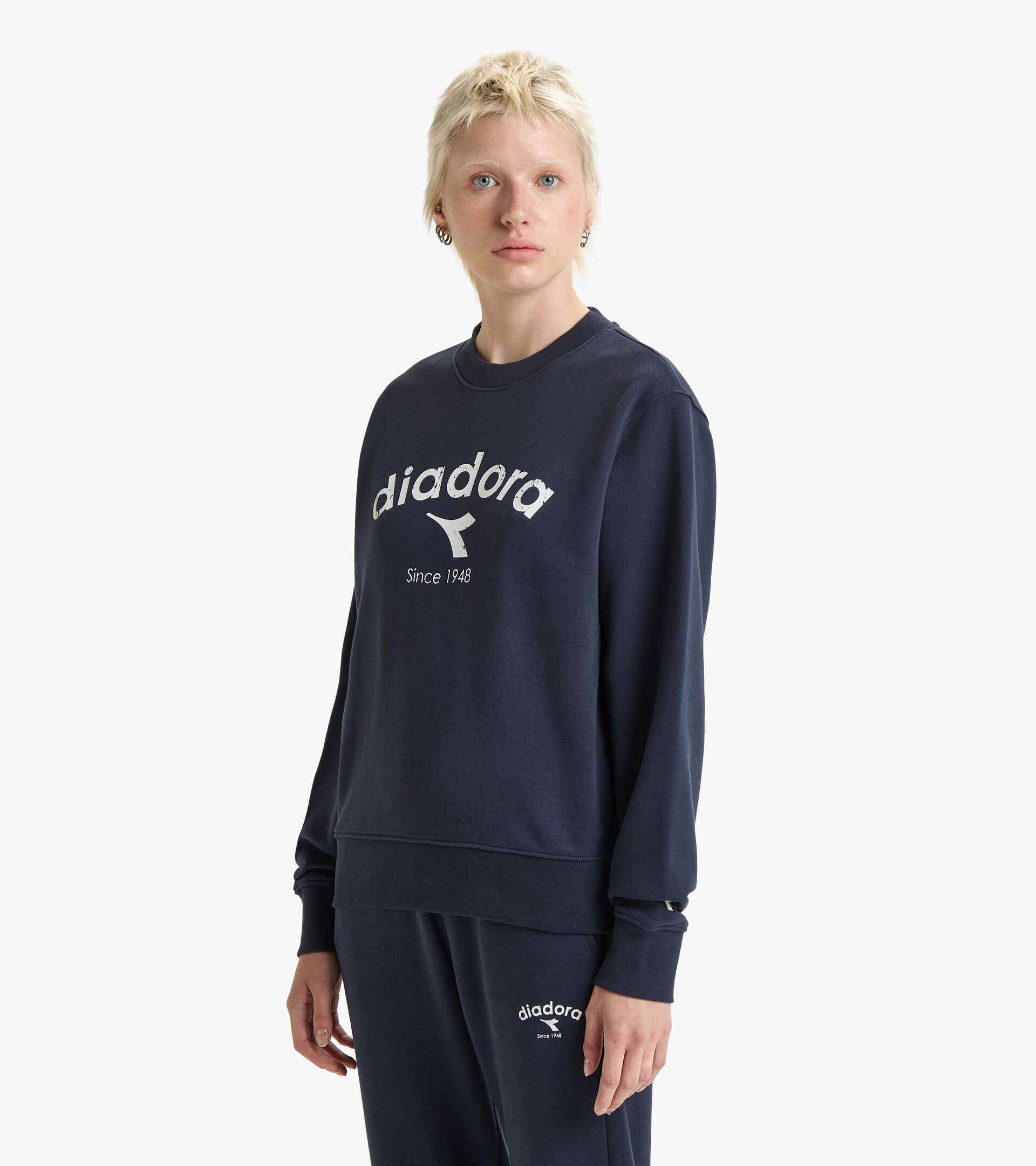 Sudadera de cuello redondo - Gender neutral
 SWEATSHIRT CREW ATHL. LOGO AZUL NOCHE - Diadora