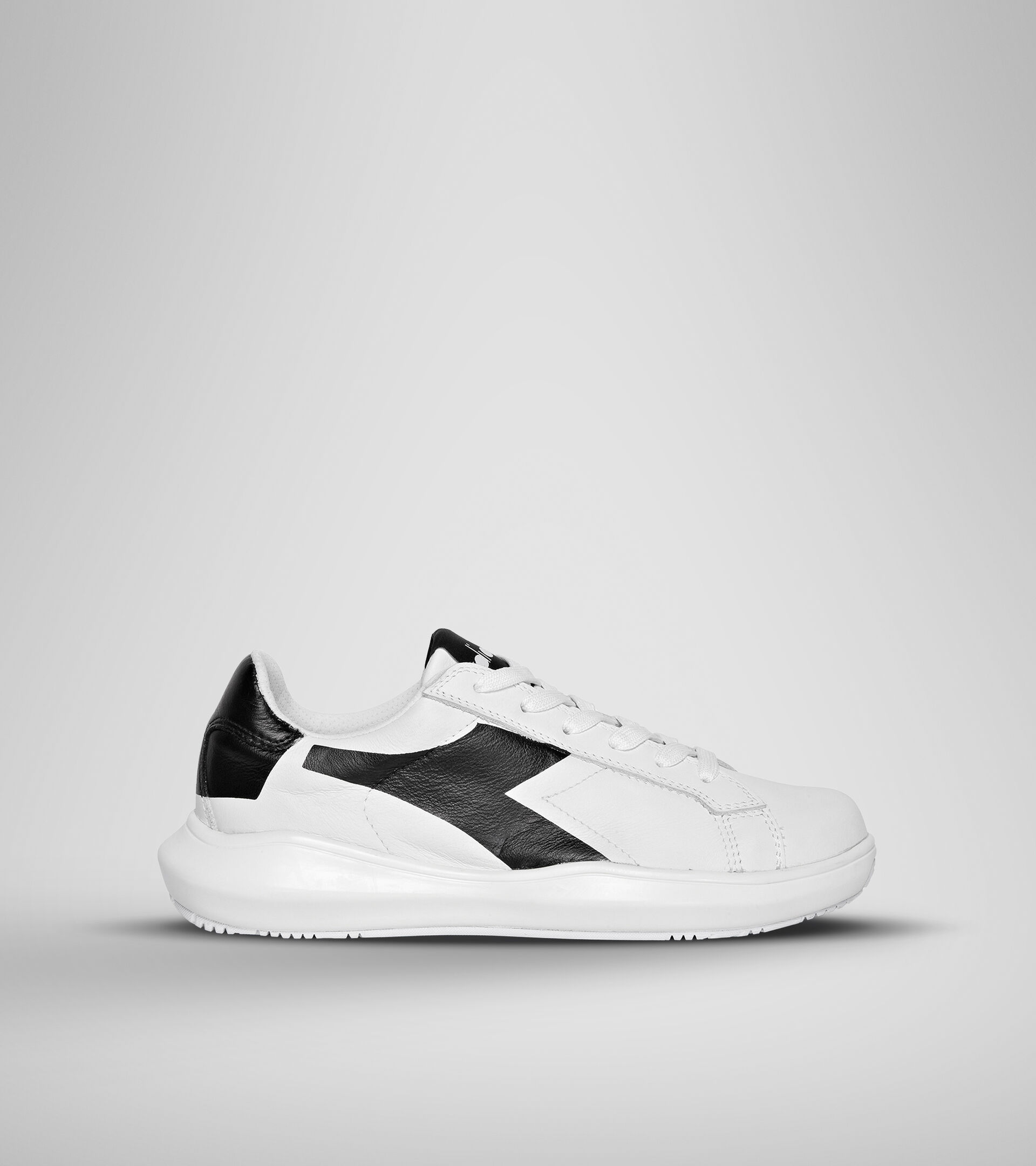 Sports shoe - Unisex MASS DAMPER DERBY WHITE/BLACK - Diadora