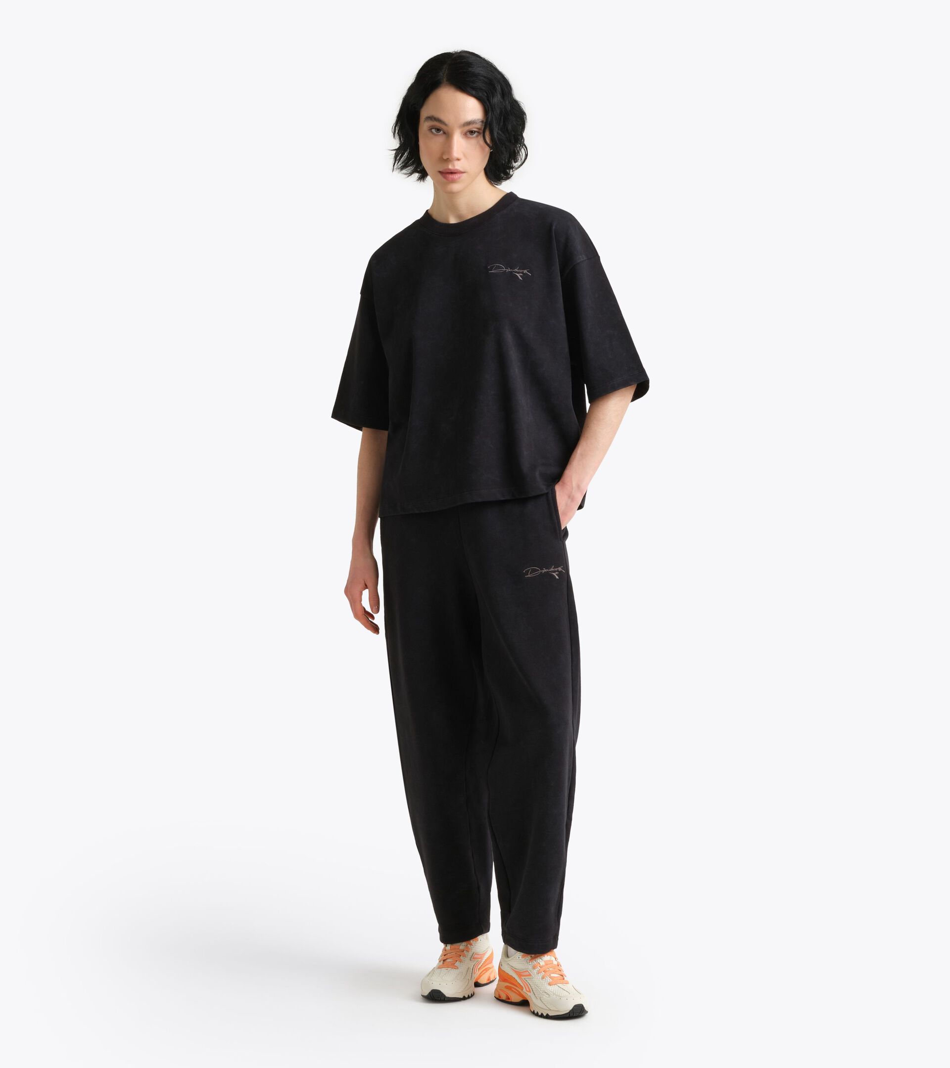 Retro-inspired Cotton T-shirt - Women&rsquo;s
 L. T-SHIRT SS AVENUE LAB I BLACK COAL - Diadora