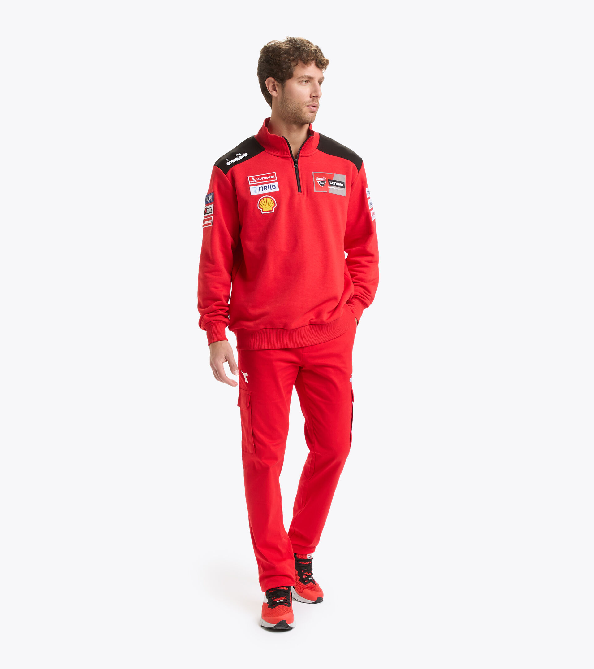 Sweat-shirt demi-zippé au style sportif réplique Ducati MotoGP 22 - Homme
HALF-ZIP DUCATI REPLICA MGP22 DUCATI MGP ROUGE/NOIR - Diadora