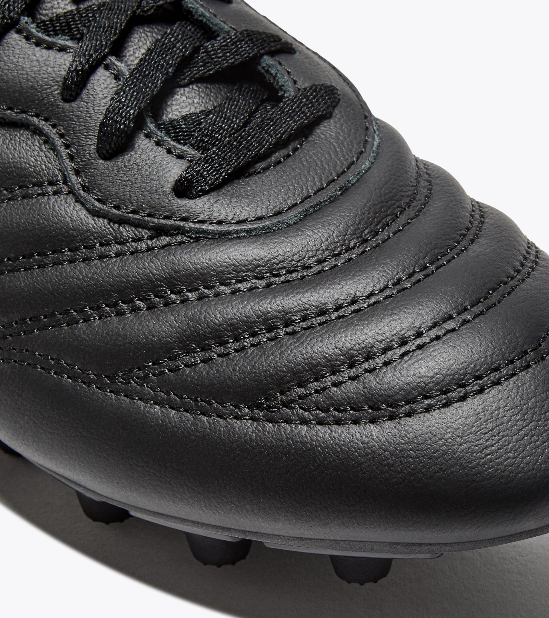 Bota de fútbol para superficies compactas BRASIL LT T MDPU NEGRO/NEGRO - Diadora
