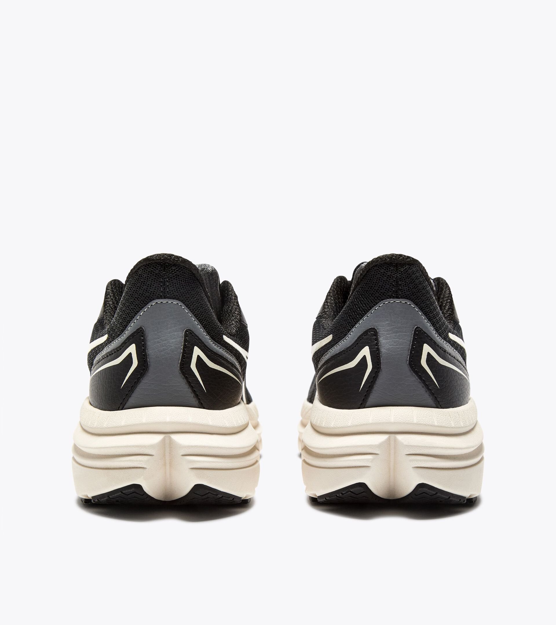 Walking shoe - Men’s PASSO 5 BLACK/WHISPER WHITE - Diadora