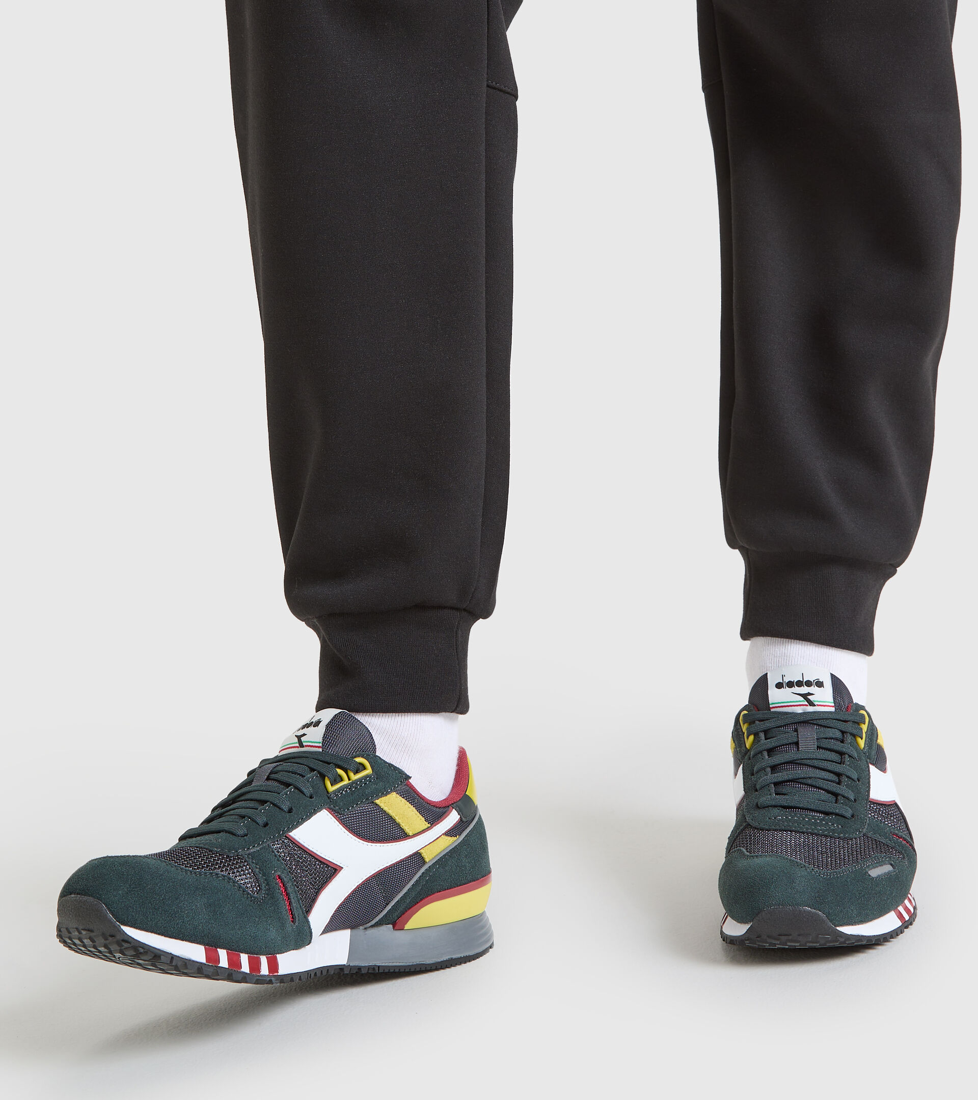 Sports shoes - Men  TITAN STEEL GRAY/JET SET - Diadora