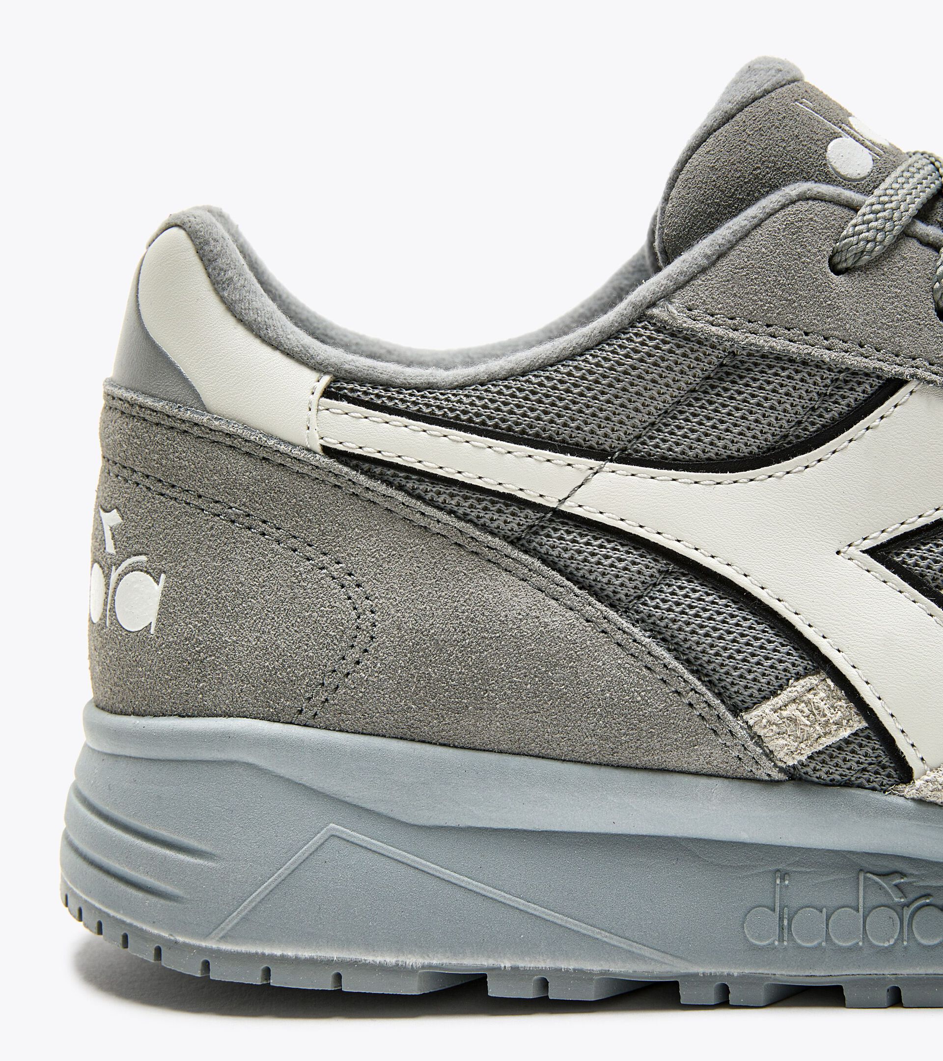 Sporty sneakers - Gender neutral N902 HAIRY SUEDE MELANGE GREY - Diadora