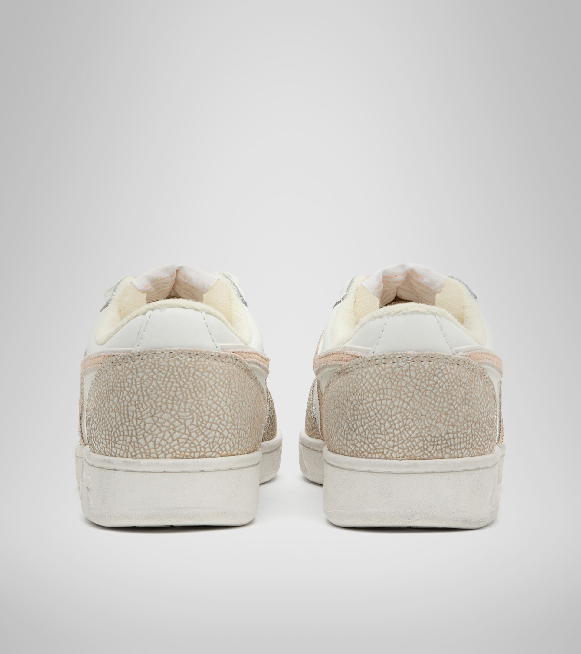 Sports shoe - Women MAGIC BASKET LOW ICONA WN WHITE/PASTEL ROSE TAN - Diadora