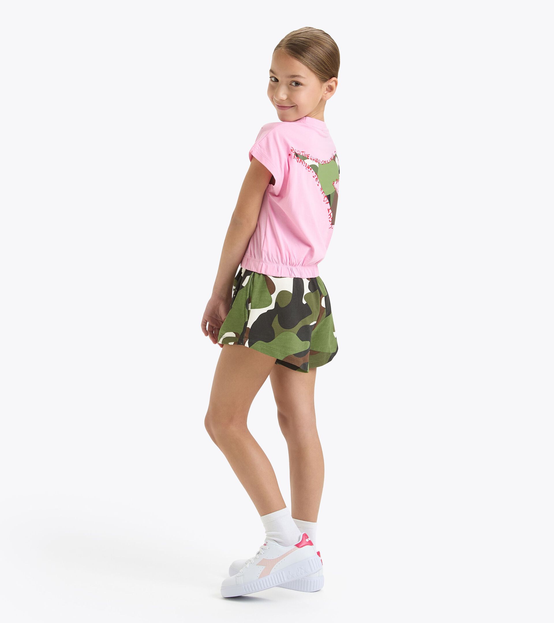 Camiseta corta - Corte boxy - Niña JG.  T-SHIRT SS CROP CAMO ROSA MELOCOTON TROPICAL - Diadora