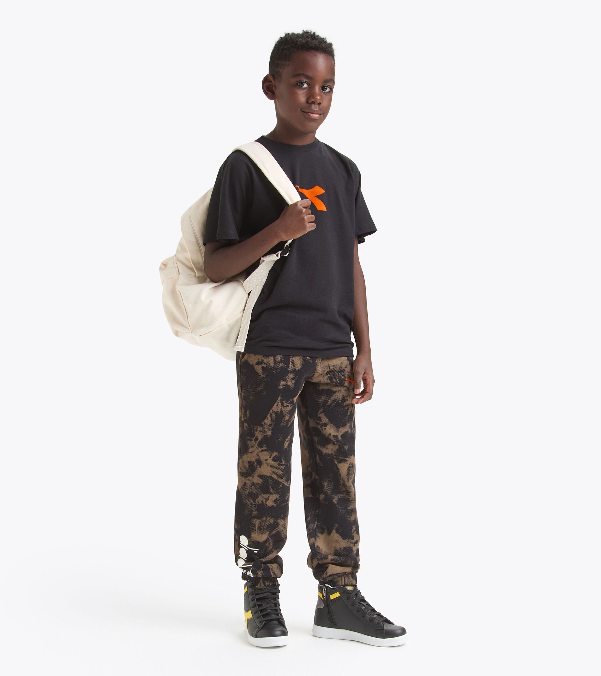 Camo-inspired joggers - Boy
 JB. JOGGER PANTS TYE DYE BLACK/GREEN CAMOUFLAGE - Diadora