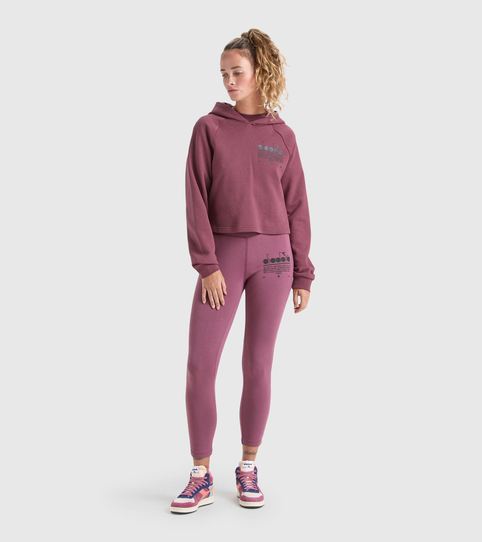 Sudadera de algodón con capucha - Mujer L. HOODIE CROP MANIFESTO VIOLETAS PRENSADO - Diadora