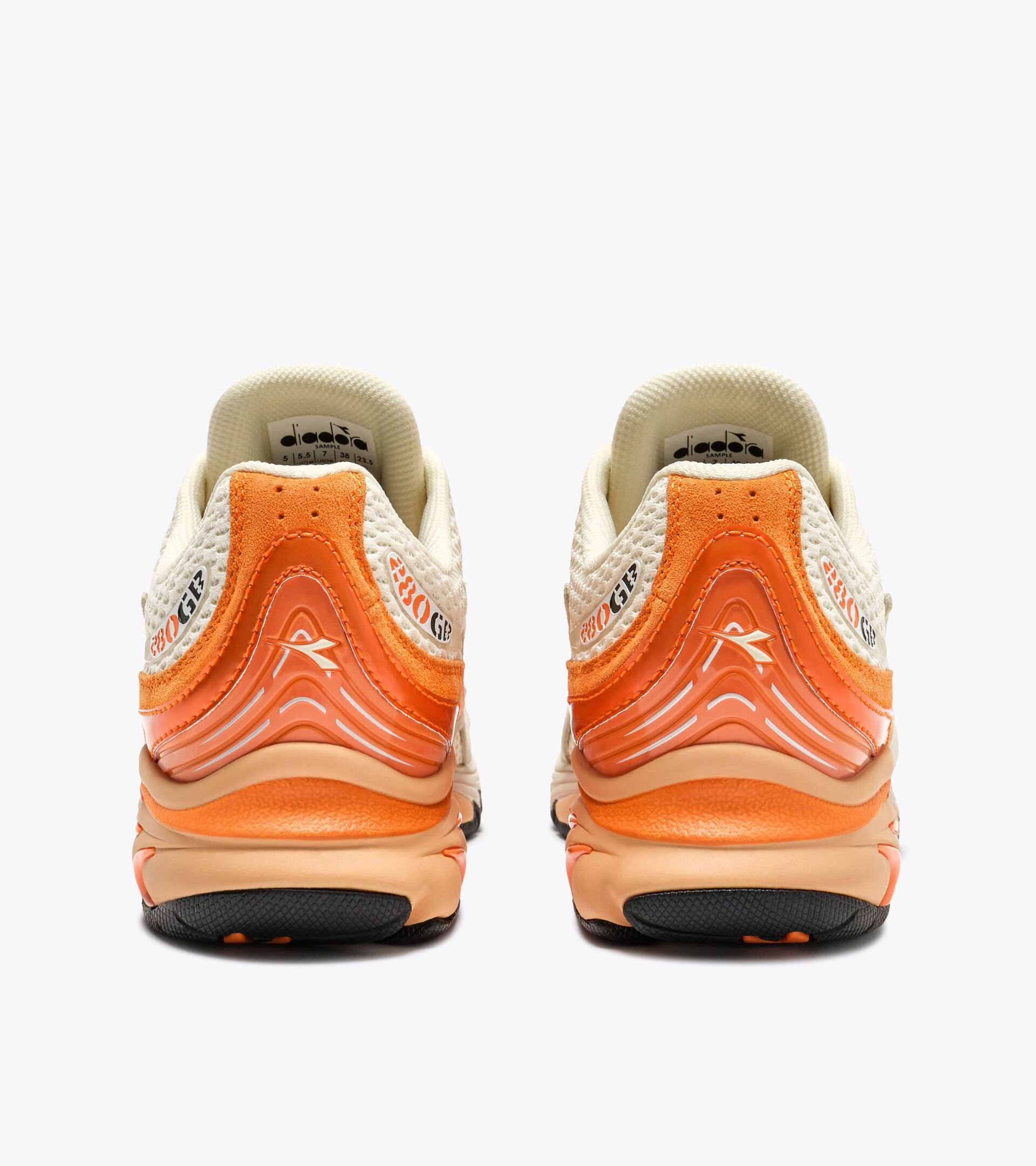 2000s-inspired Sportswear Sneakers - All-gender MYTHOS PROPULSION 280 SHADE PAPYRUS/ORANGE PEEL - Diadora