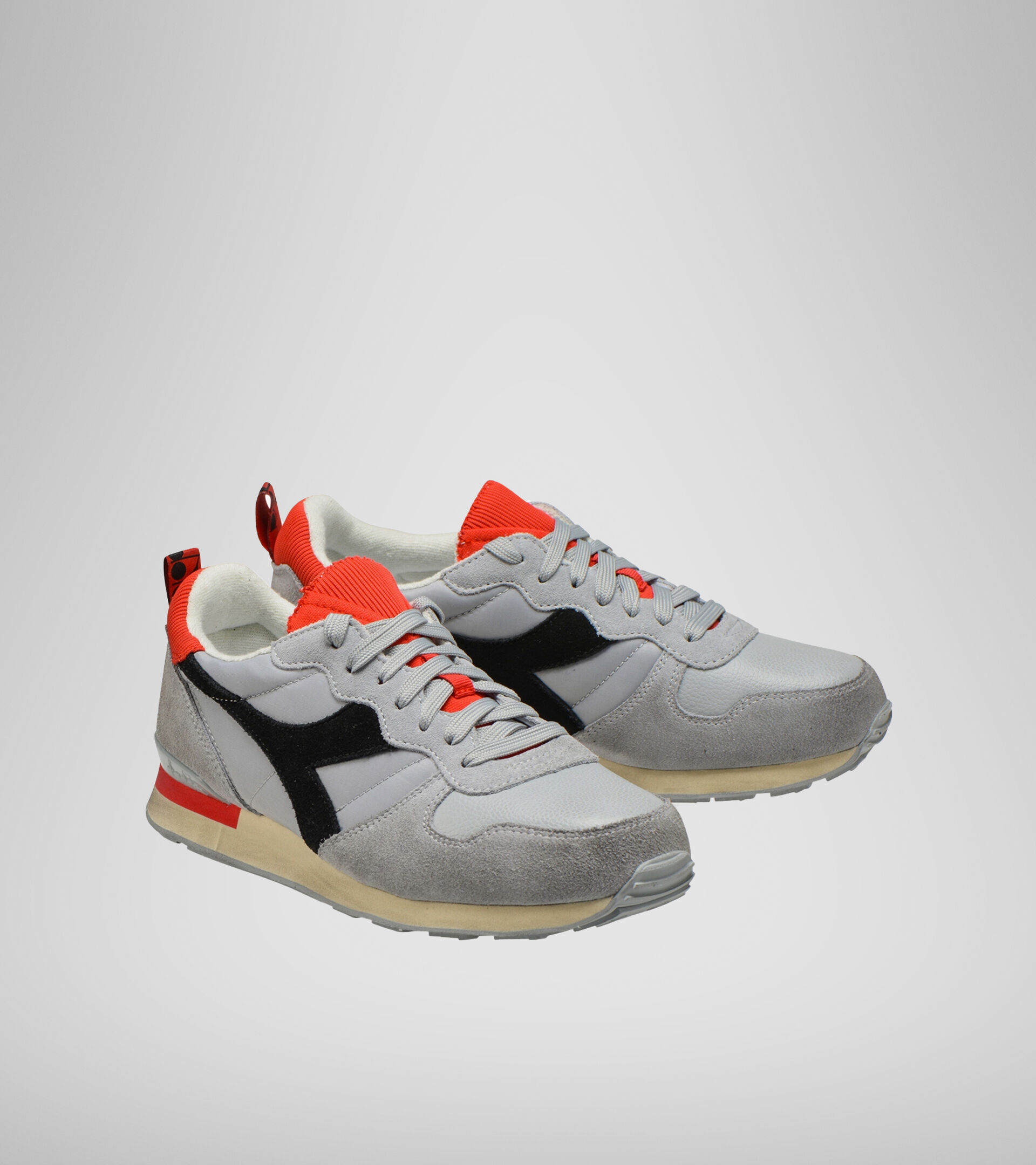 Footwear Sportswear UNISEX CAMARO ICONA EDIFICIOS ALTOS/NGR/RJO INTENS Diadora