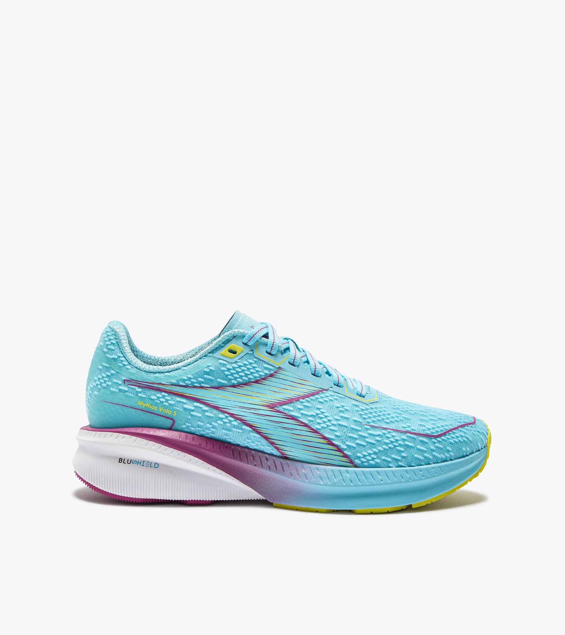 Running shoe - Stability and lightness - Donna
MYTHOS BLUSHIELD VOLO 5 W GULF STREAM/FUCHSIA RED - Diadora