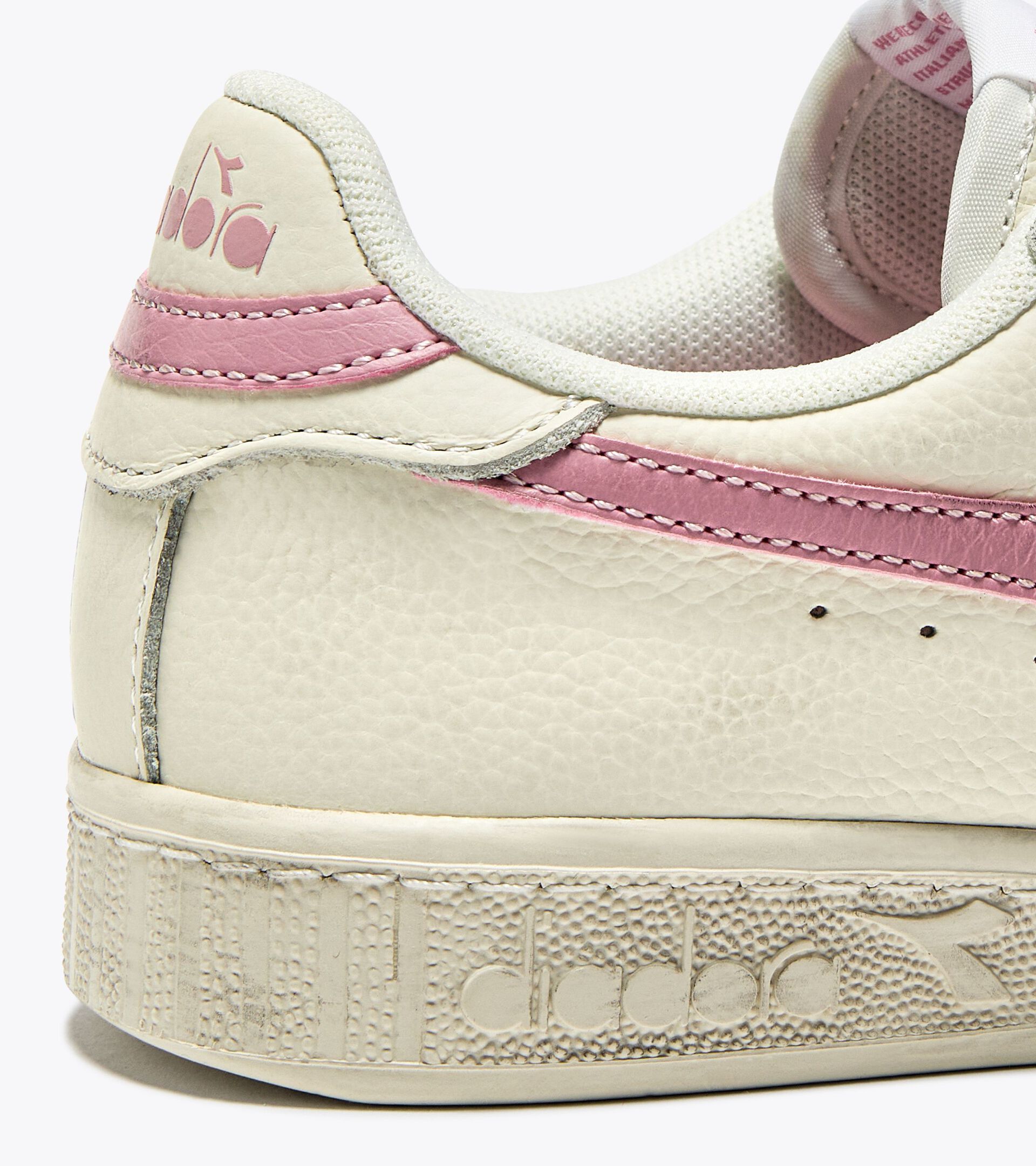 Sporty sneakers - All-Gender GAME L LOW WAXED PINK BLUSH - Diadora