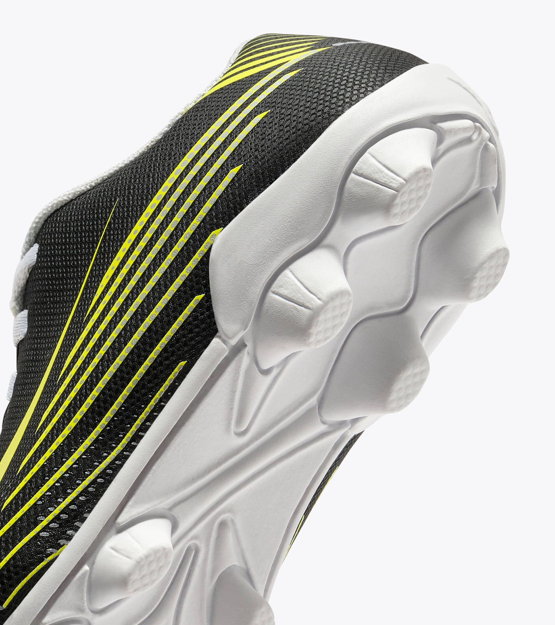 Calcio boots for hard grounds - Junior
 PICHICHI 8 MD JR BLACK/YELLOW FL DD/SILVER DD - Diadora