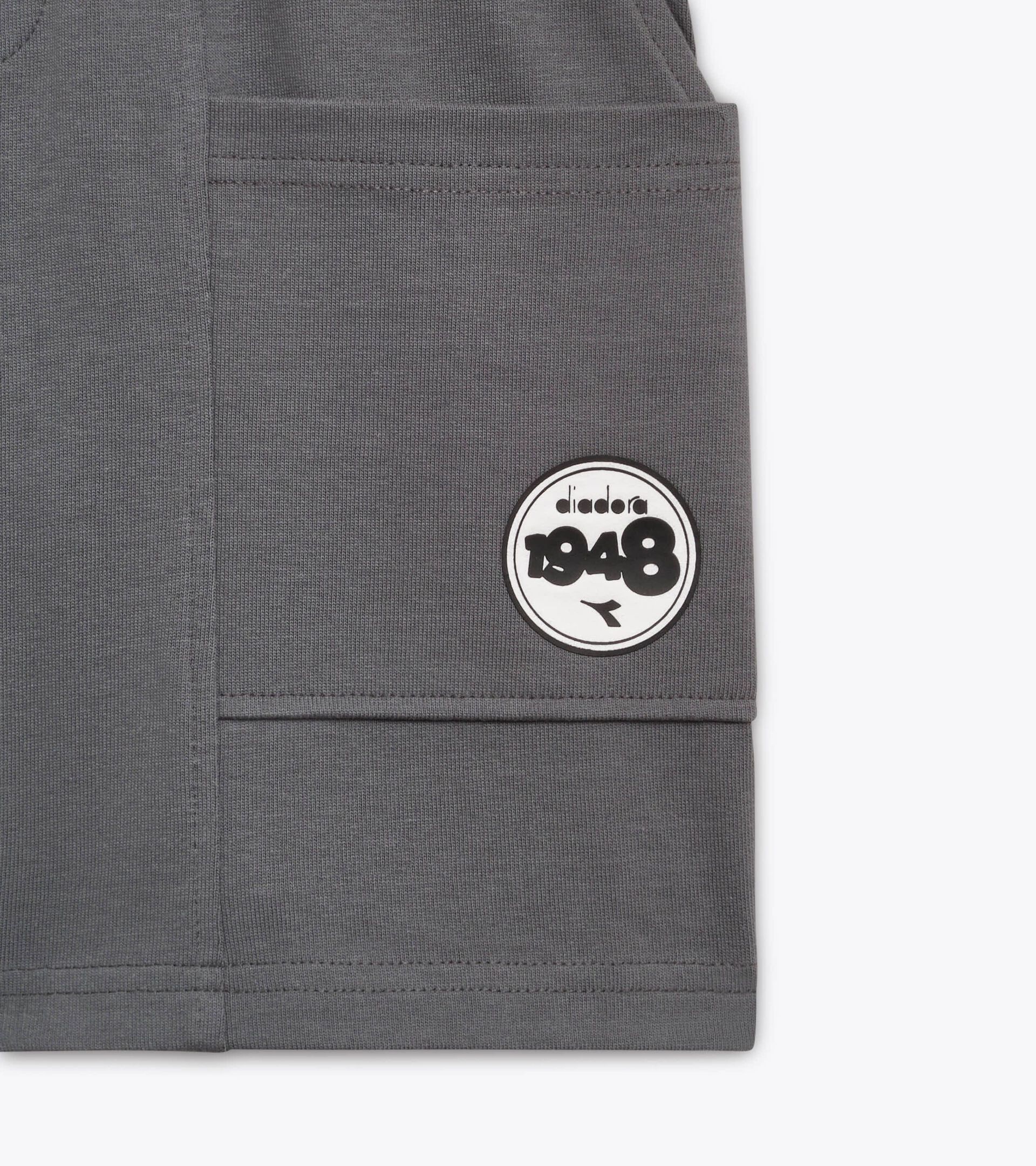 Bermuda pants with roomy pockets - Boy
 JB. BERMUDA ESS. SPORTS TURBULENCE - Diadora