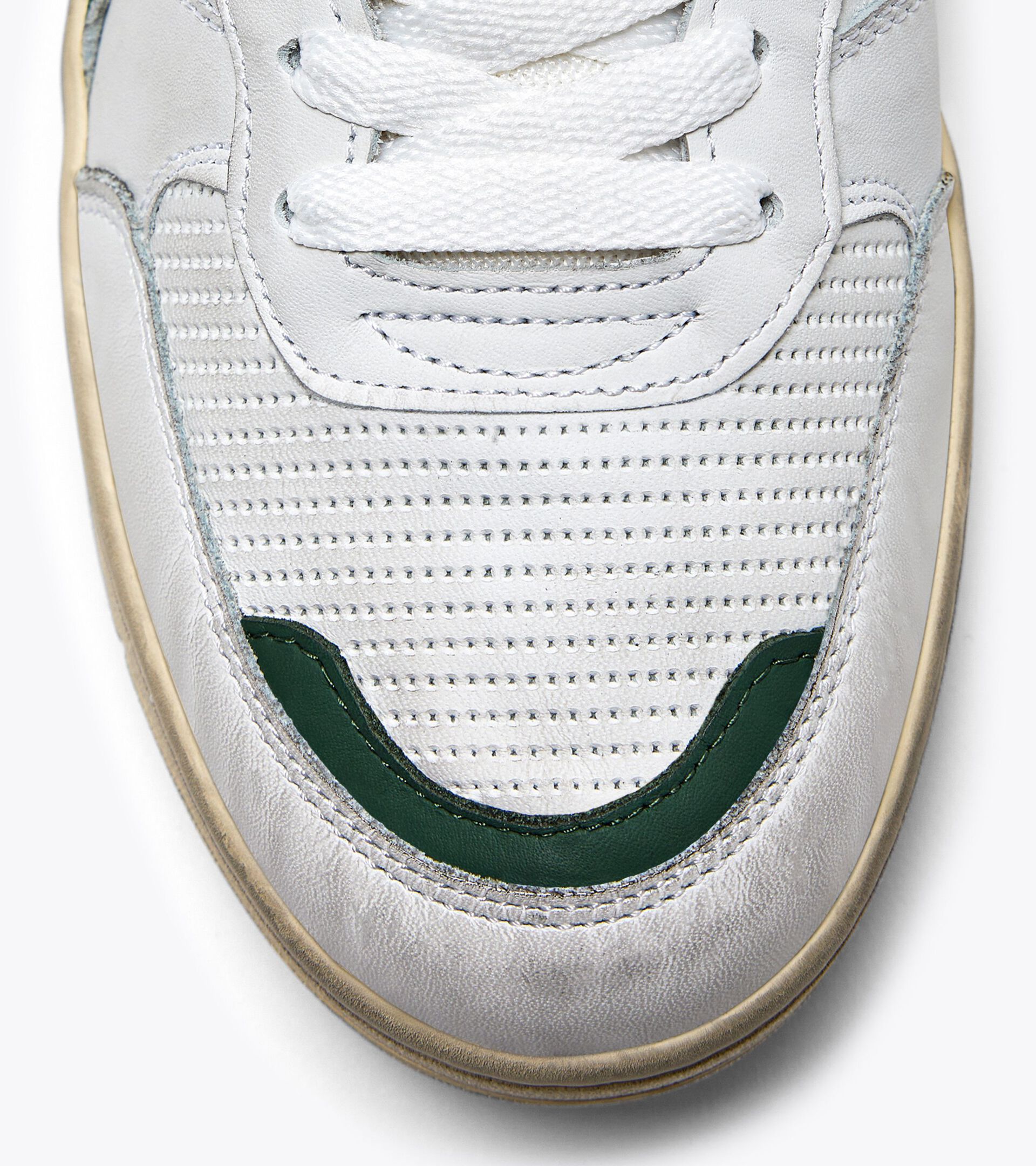 Heritage shoe - Gender Neutral B.560 USED WHITE/FOGLIAGE GREEN - Diadora