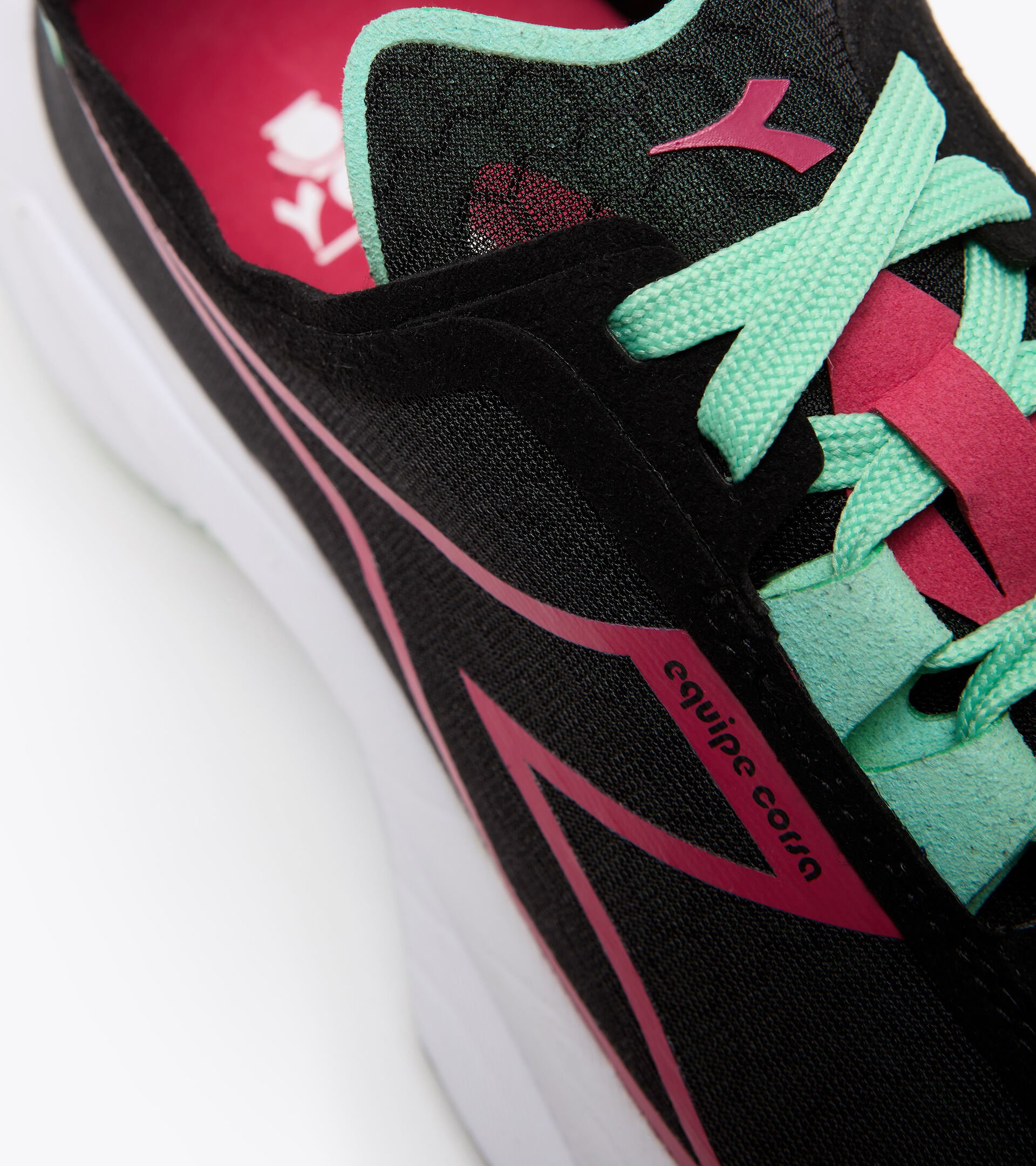 Footwear Sport DONNA EQUIPE CORSA W BLACK/JAZZY/WHITE Diadora
