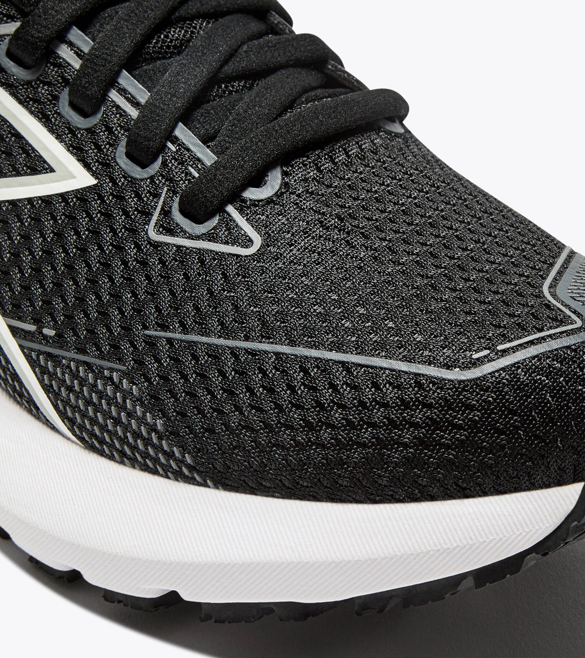 Running shoe - Stability and protection - Women’s MYTHOS BLUSHIELD VIGORE 4 W BLACK/WHITE (C7406) - Diadora