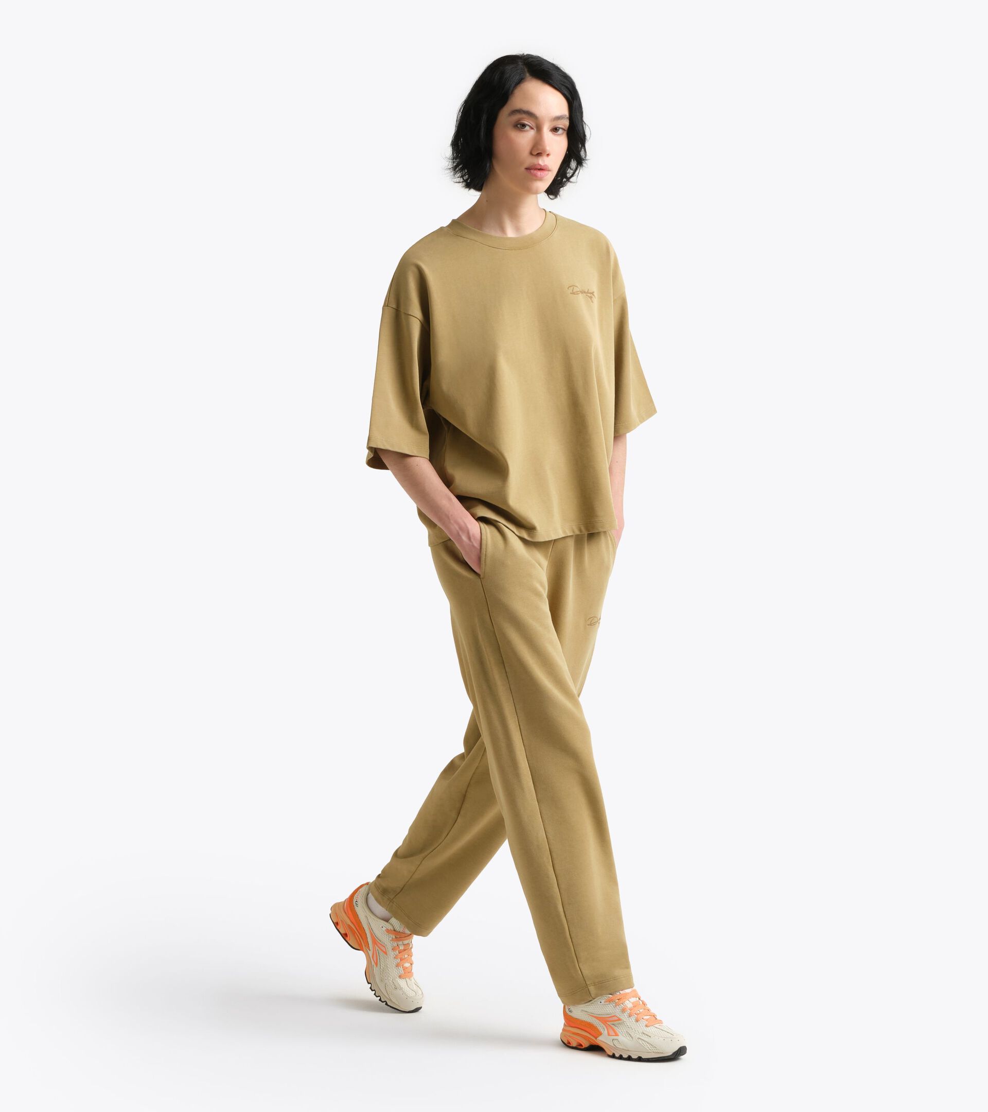 Pantal&oacute;n jogger estilo retro - Corte slim - Mujer
 L. JOGGER PANTS AVENUE LAB CAQUI - Diadora