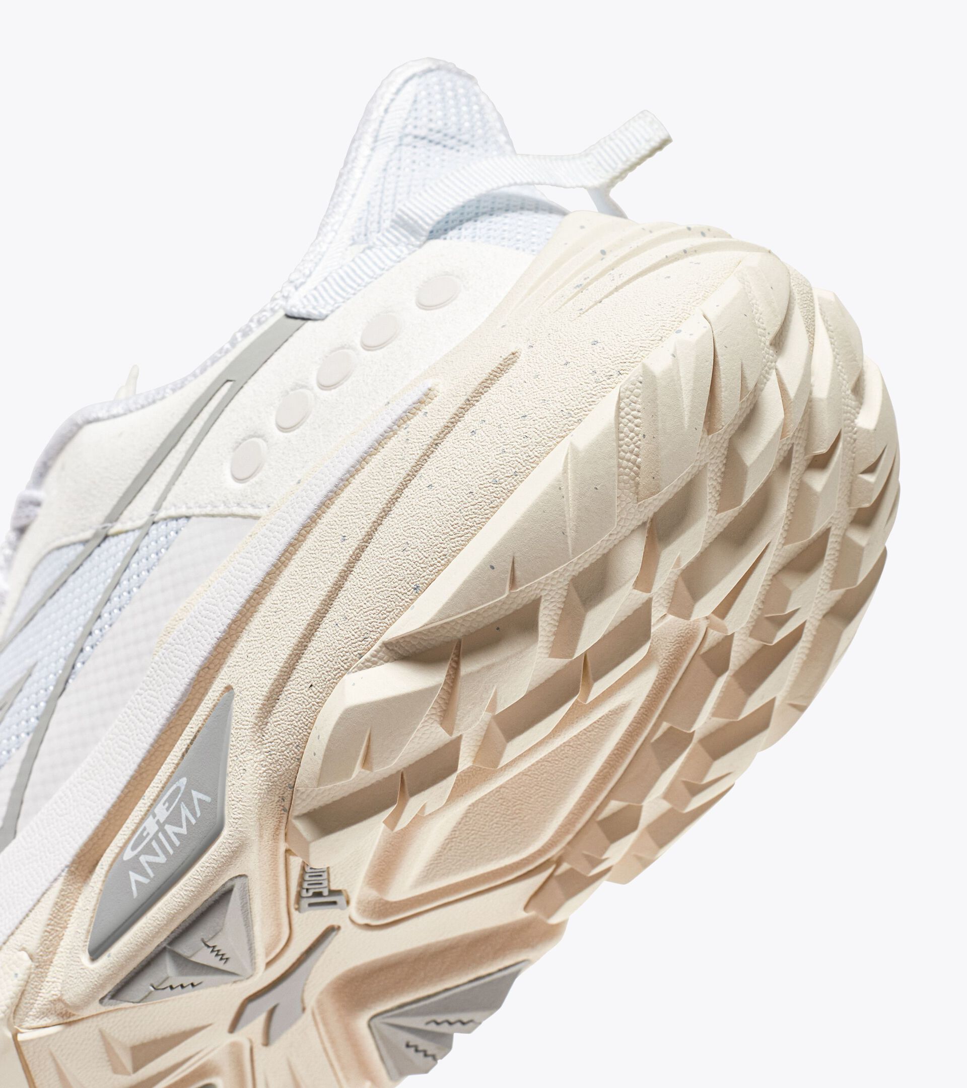 Trail Running Shoes - Unisex EQUIPE SESTRIERE-XT WHITE/SILVER - Diadora