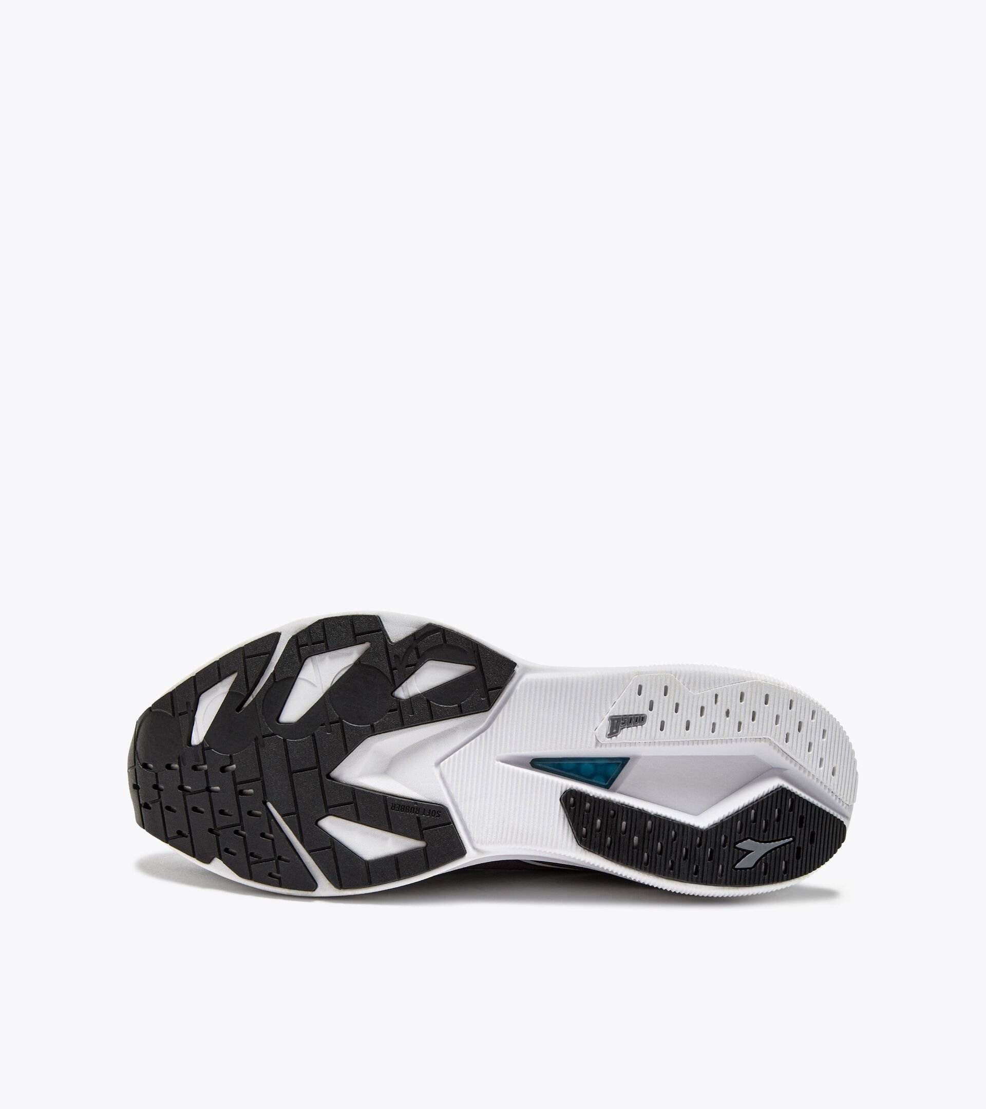 Running shoe - Stability and lightness - Donna
MYTHOS BLUSHIELD VOLO 5 W BLACK/WHITE (C7406) - Diadora