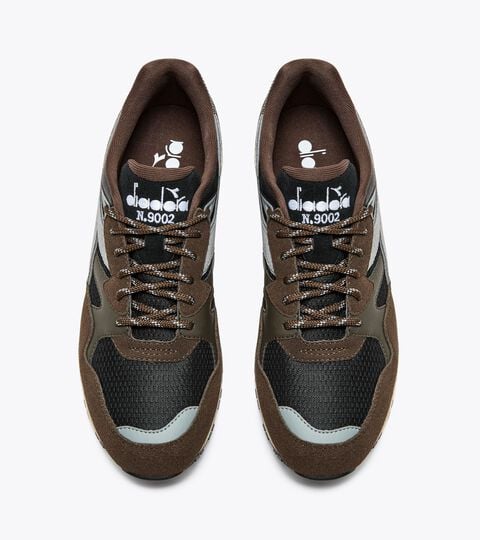 N9002 POLAR, DARK BROWN (30008) Sneakers - Men’s
N9002 POLAR DARK BROWN (30008) - Diadora