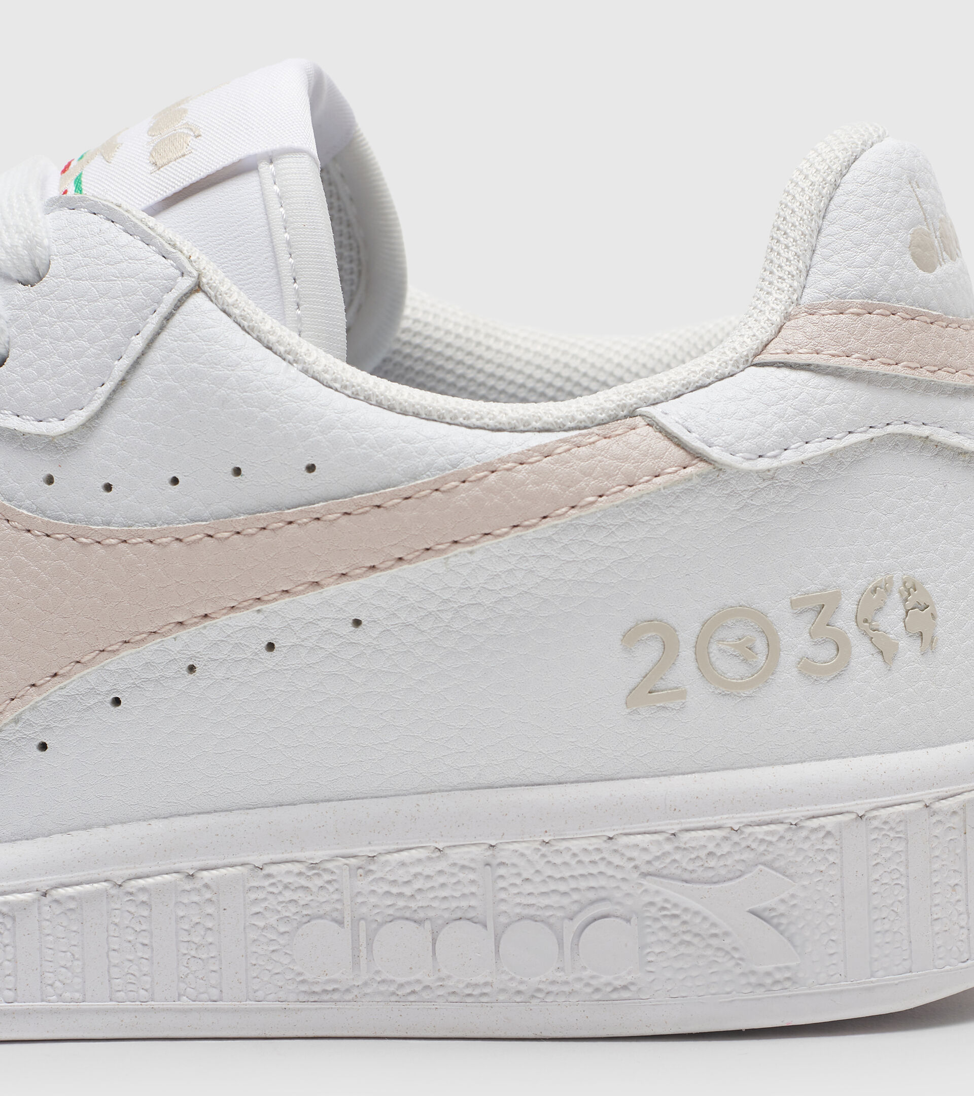 Sporty sneakers - Unisex GAME L LOW 2030 WHITE/CRYSTAL GRAY - Diadora