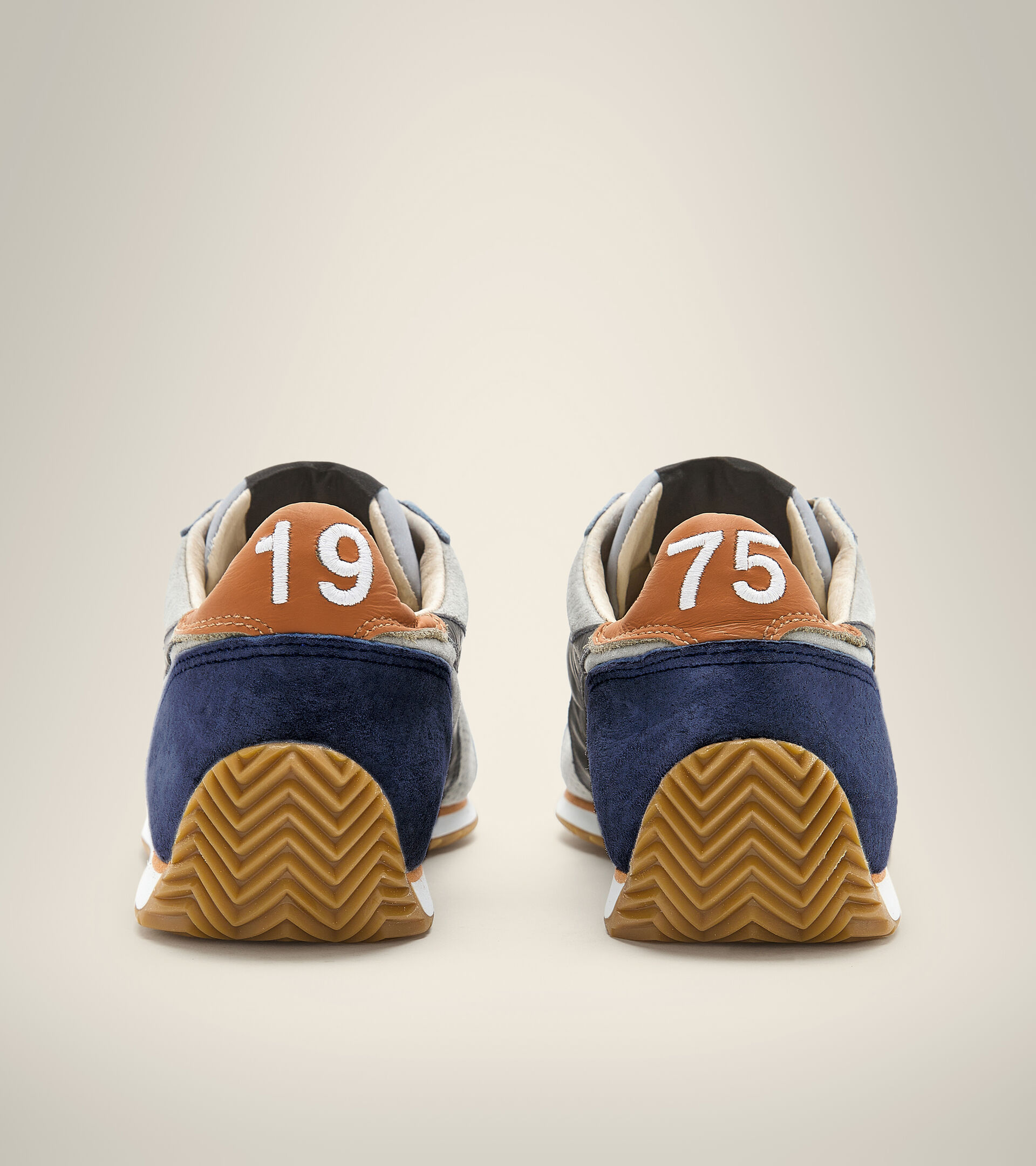Heritage shoe - Unisex EQUIPE SUEDE SW GRAY LIMESTONE - Diadora