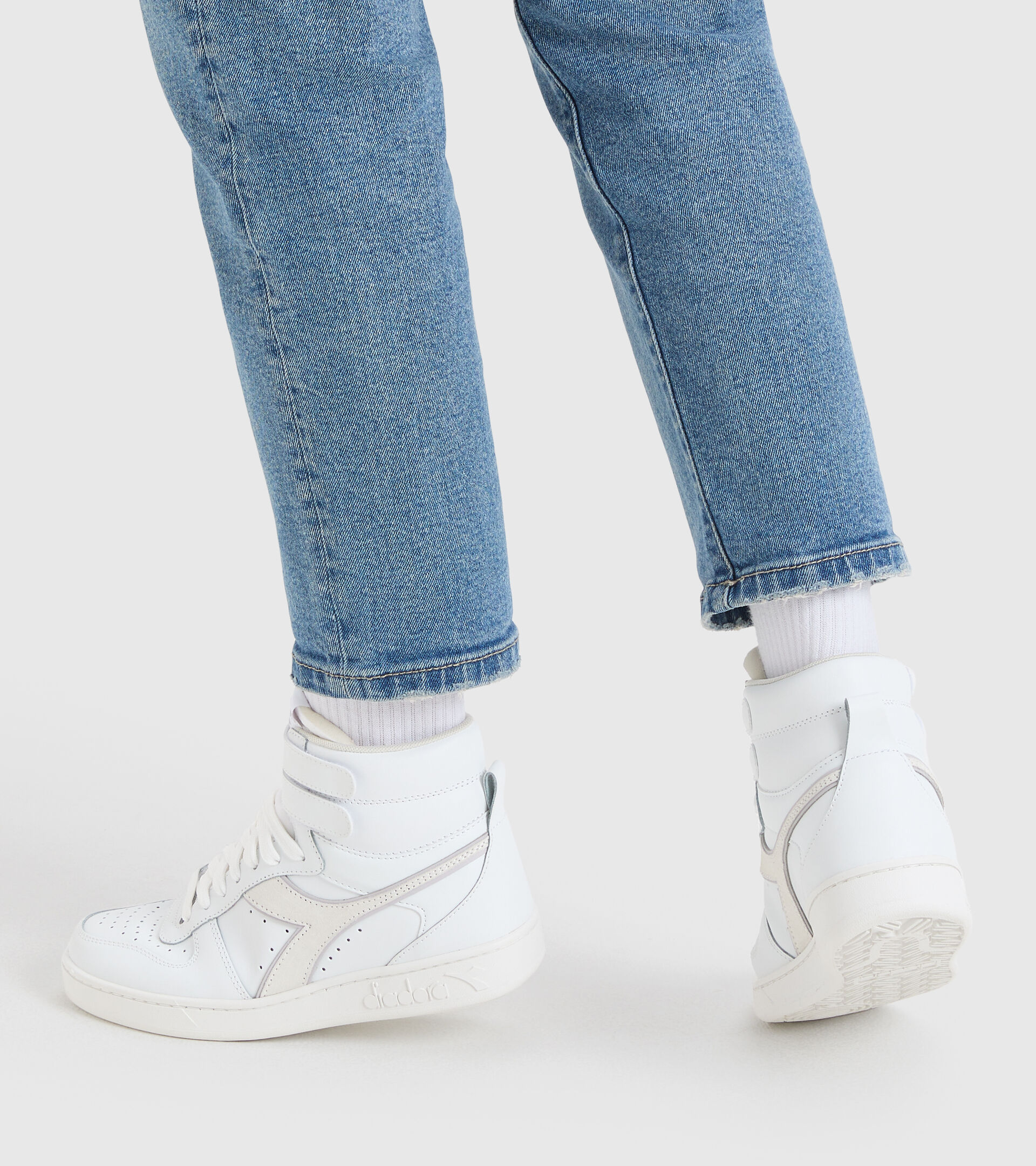 Sports shoes - Women MAGIC BASKET MID LEATHER WN WHITE/LILAC MARBLE - Diadora