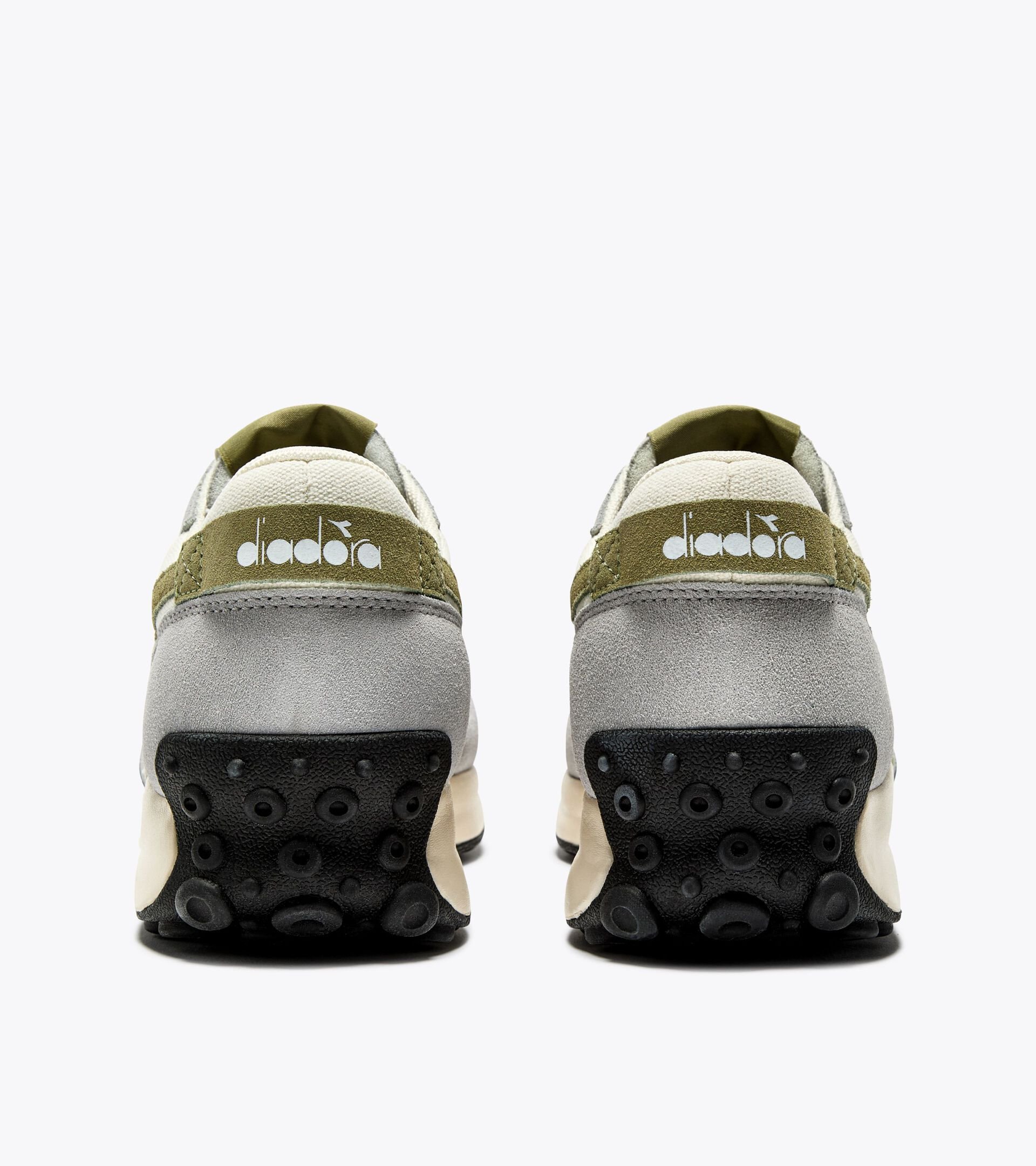 Sporty sneakers - All-Gender RACE SUEDE SW STAR WHITE/MOSSTONE - Diadora