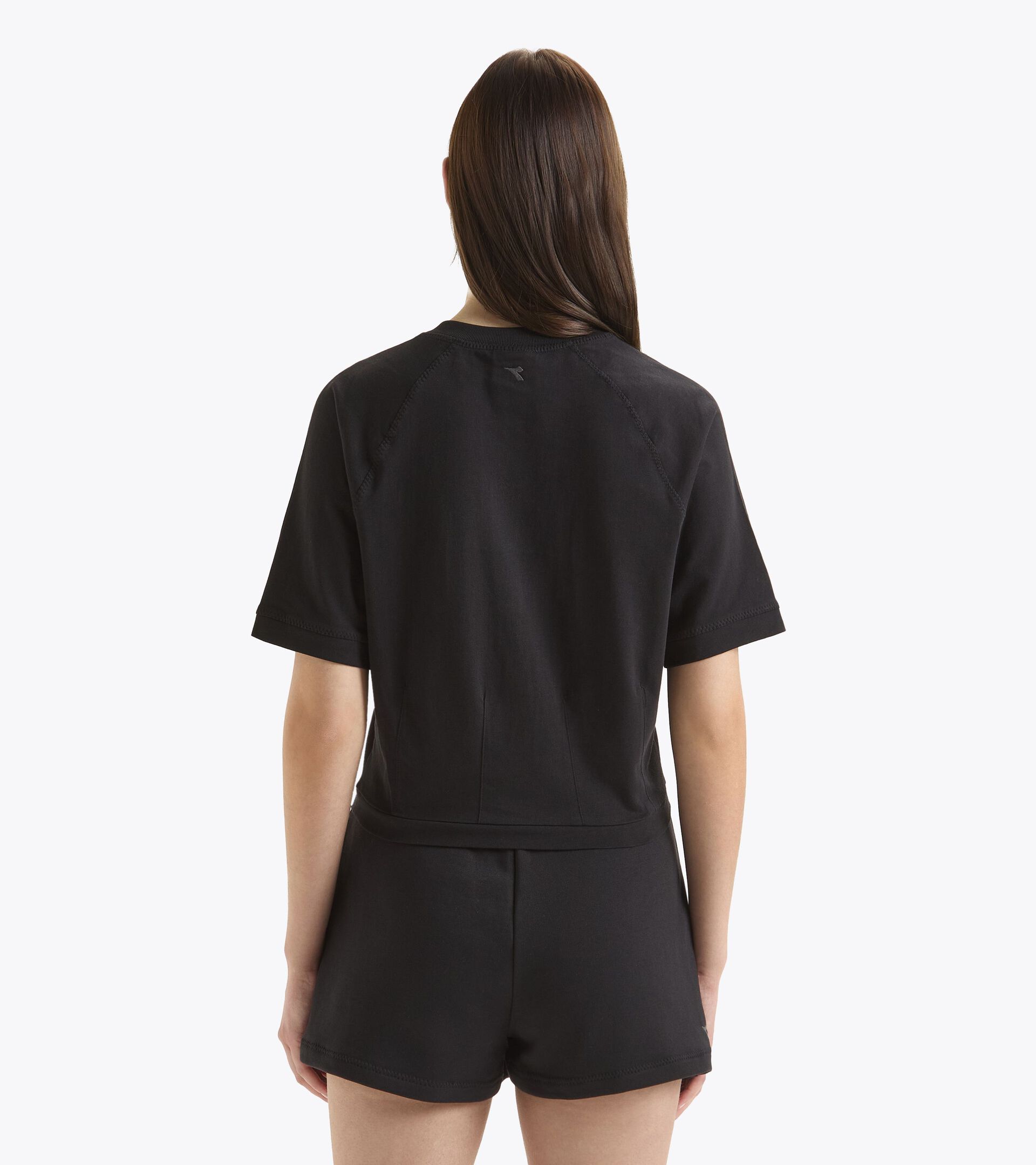 T-shirt - Boxy fit - Donna L. T-SHIRT SS ATHL. LOGO NERO - Diadora