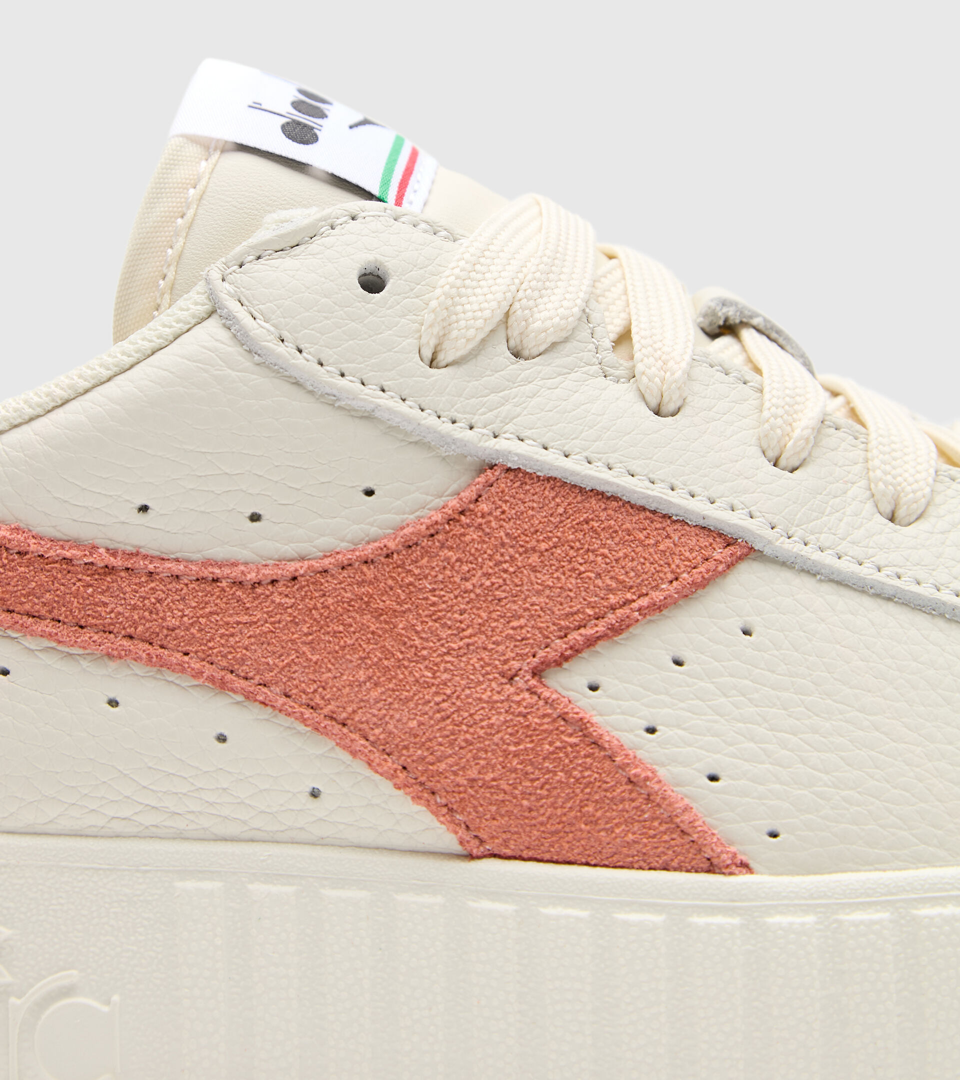 Sports shoes - Women GAME STEP PREMIUM TUMBLED LEATHER WHITE/PEACH NECTAR - Diadora