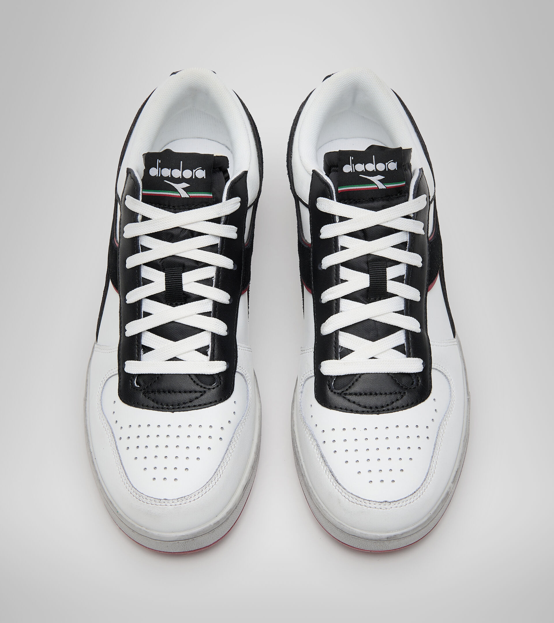 Sports shoes - Men  MAGIC BASKET LOW ICONA LEATHER WHITE/RED GRANATA - Diadora