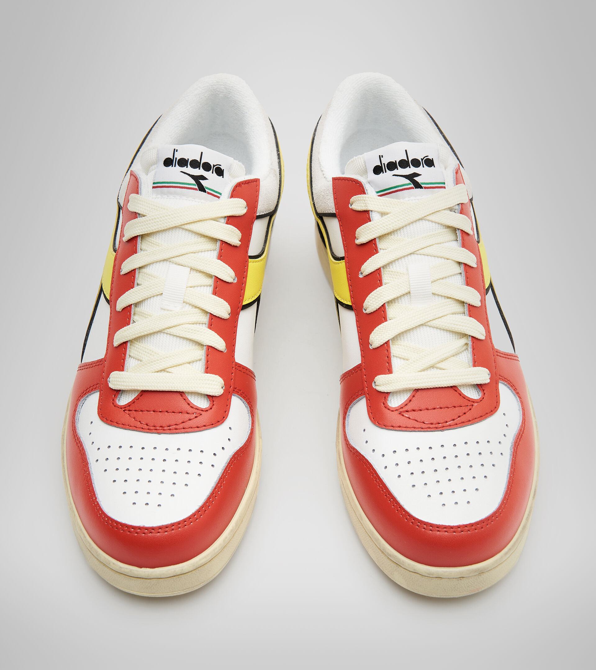 Sports shoe - Unisex MAGIC BASKET LOW ICONA WHITE/FERRARI RED ITALY - Diadora