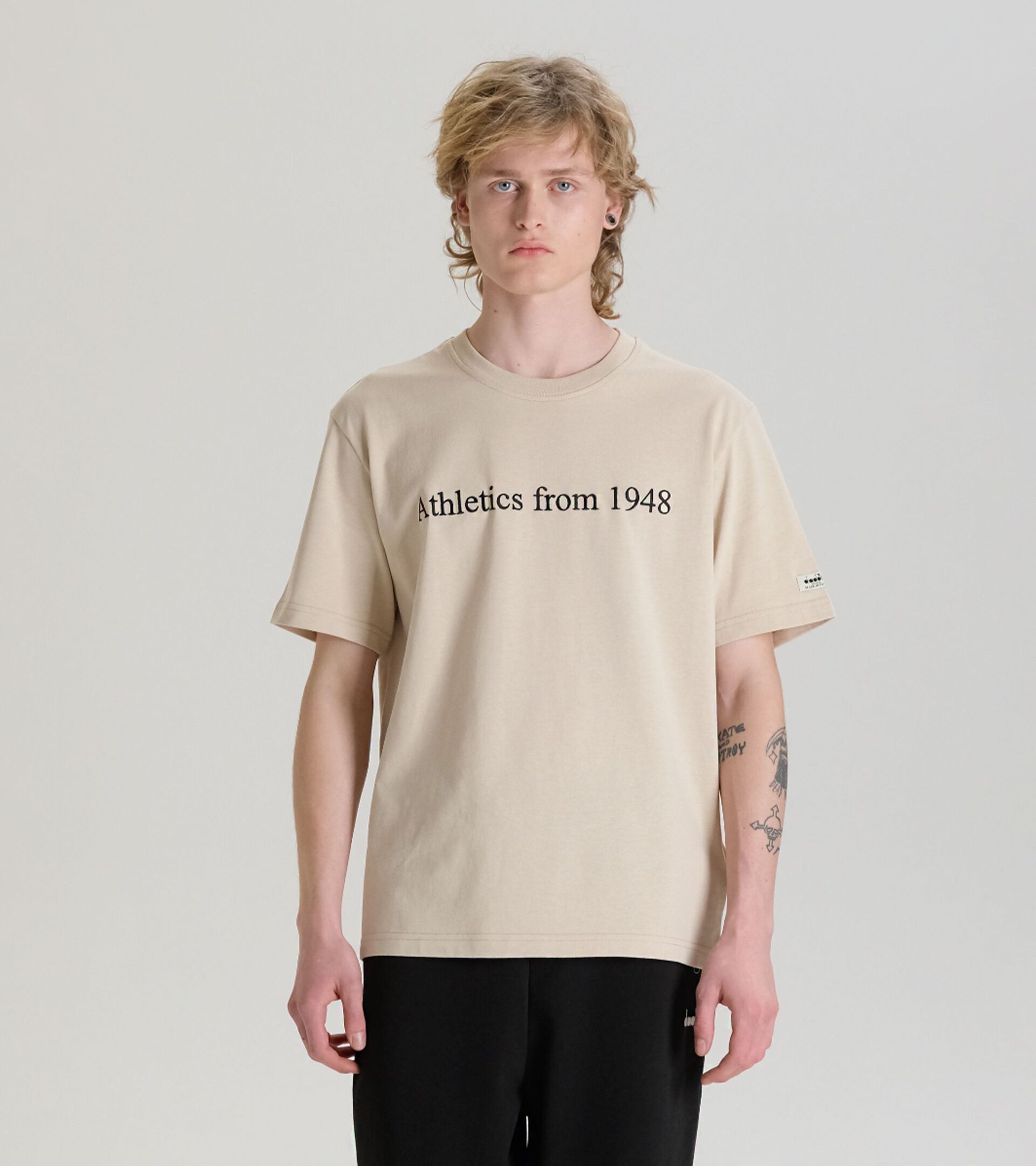 T-shirt 50 % coton recyclé - Made in Italy - Genre neutre
 T-SHIRT SS LEGACY JOUR DE PLUIE - Diadora
