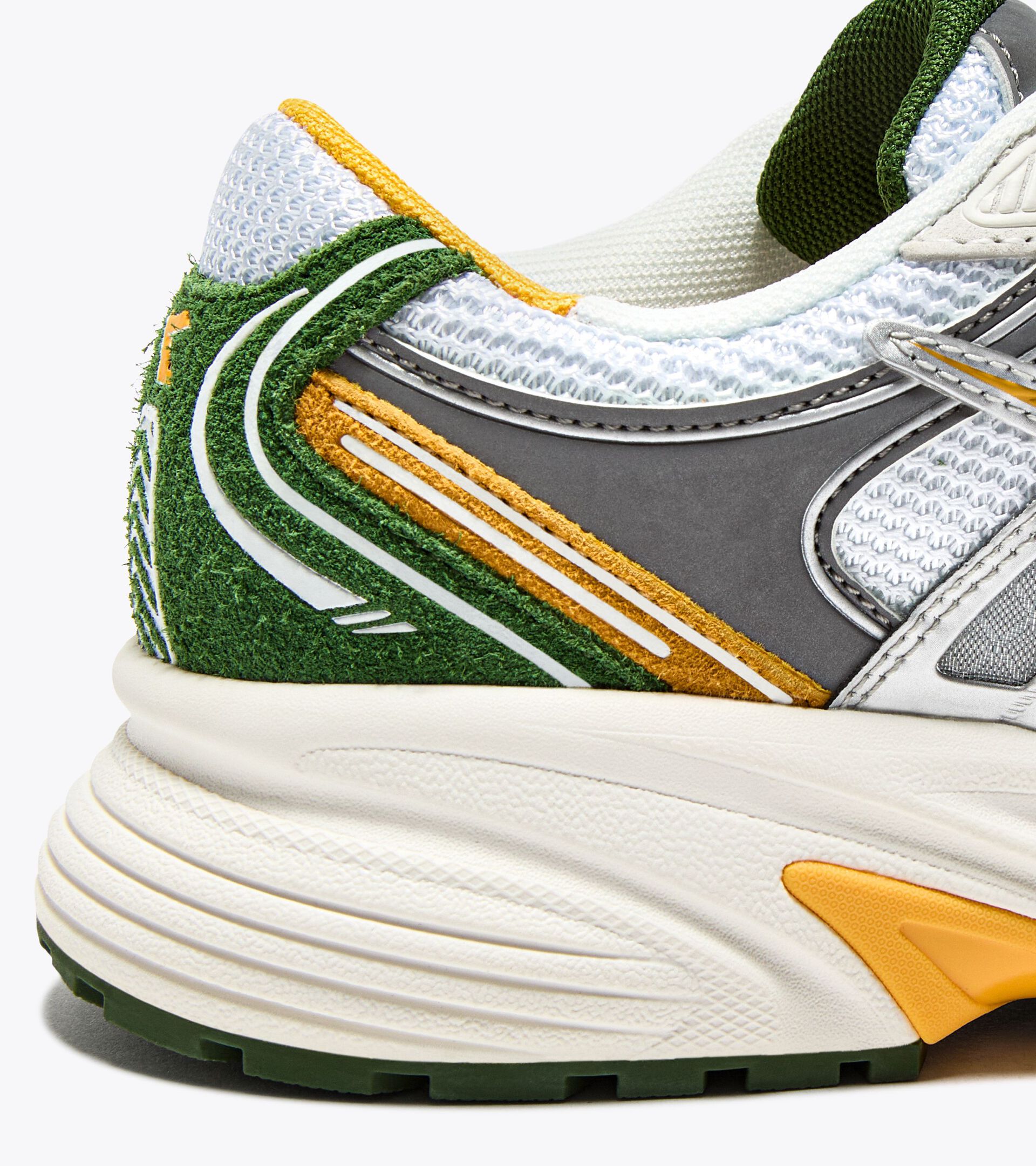 Sports sneakers - All-Gender MYTHOS STAR WHITE/BANANA/FOREST ELF - Diadora