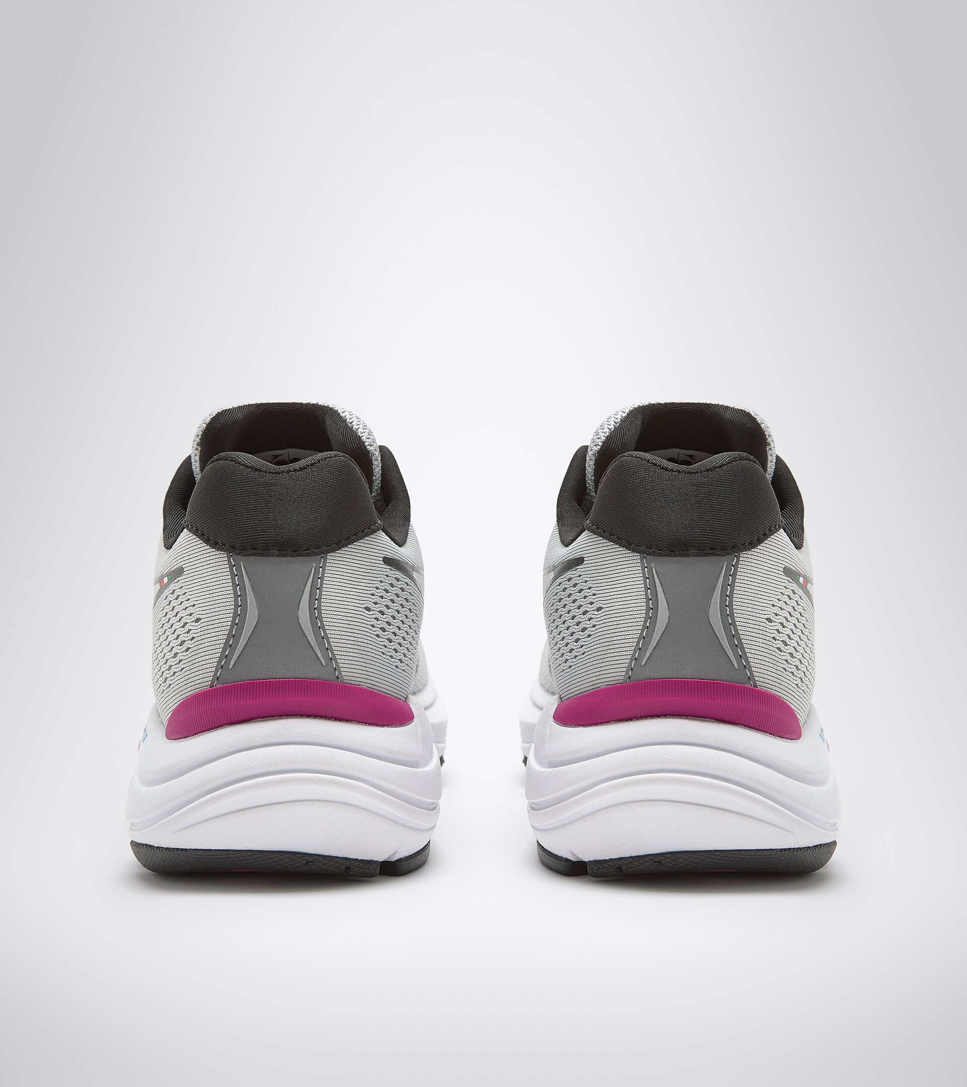 Running shoes - Women MYTHOS BLUSHIELD 7 VORTICE W SILVER DD/BLACK/WHITE - Diadora