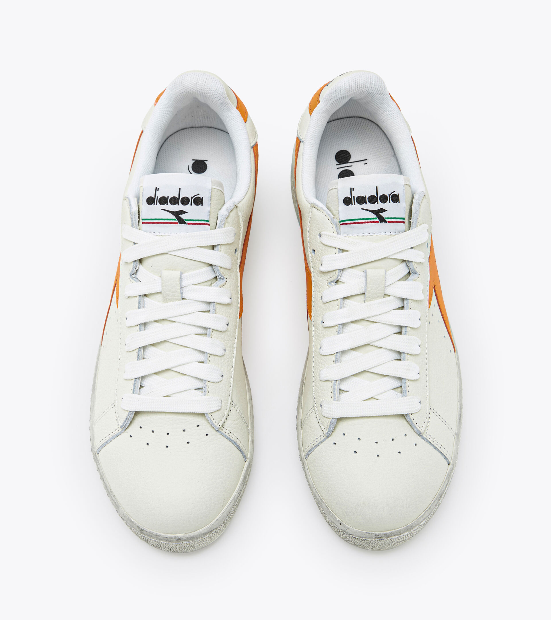Sporty sneakers - Unisex GAME L LOW FLUO WAXED WHITE/ORANGE 1575 C - Diadora