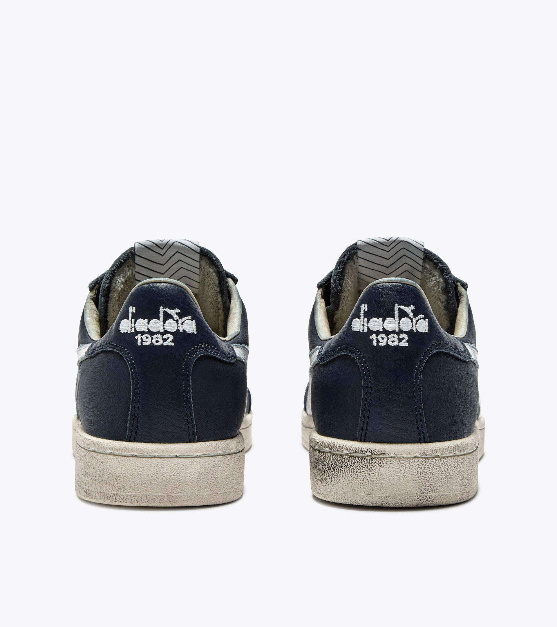 Zapatilla Heritage de piel - Para todos los g&eacute;neros
 PRESTIGE USED UNIFORME AZUL - Diadora