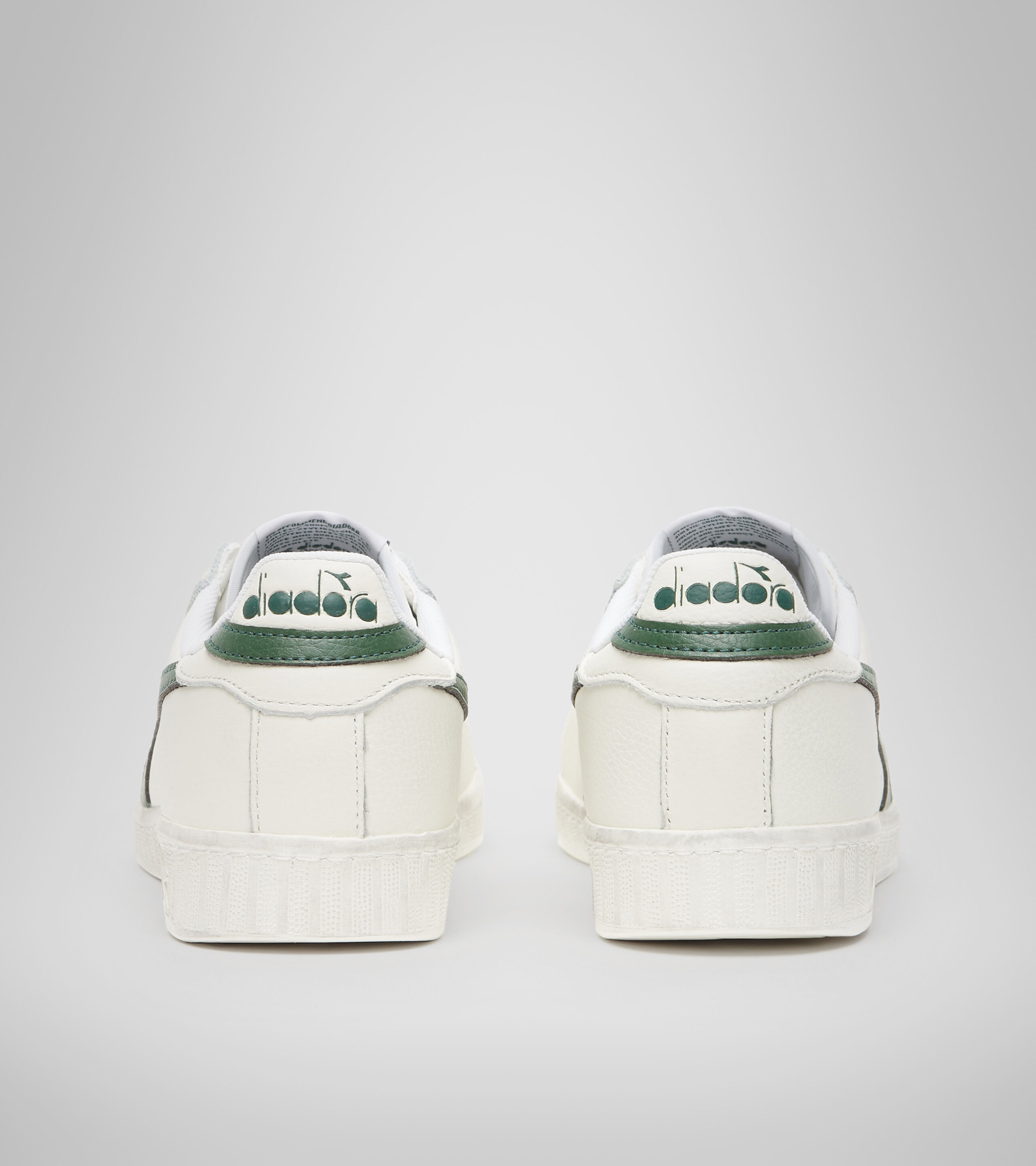 le scarpe adidas come vestono