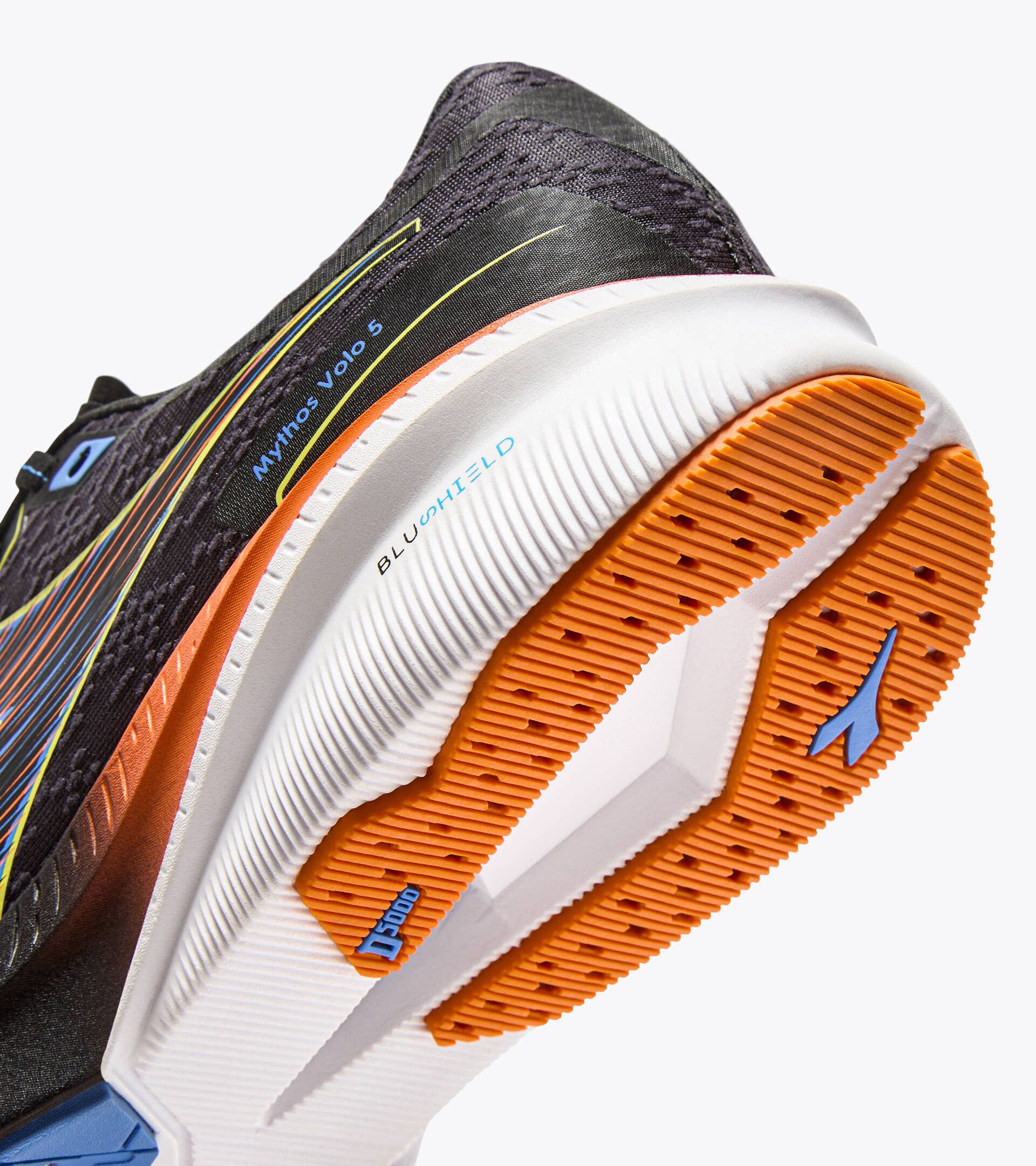 Zapatilla de running - Estabilidad y ligereza - Hombre MYTHOS BLUSHIELD VOLO 5 BLK/SULPHUR SPRING/ULTRAMARINE - Diadora