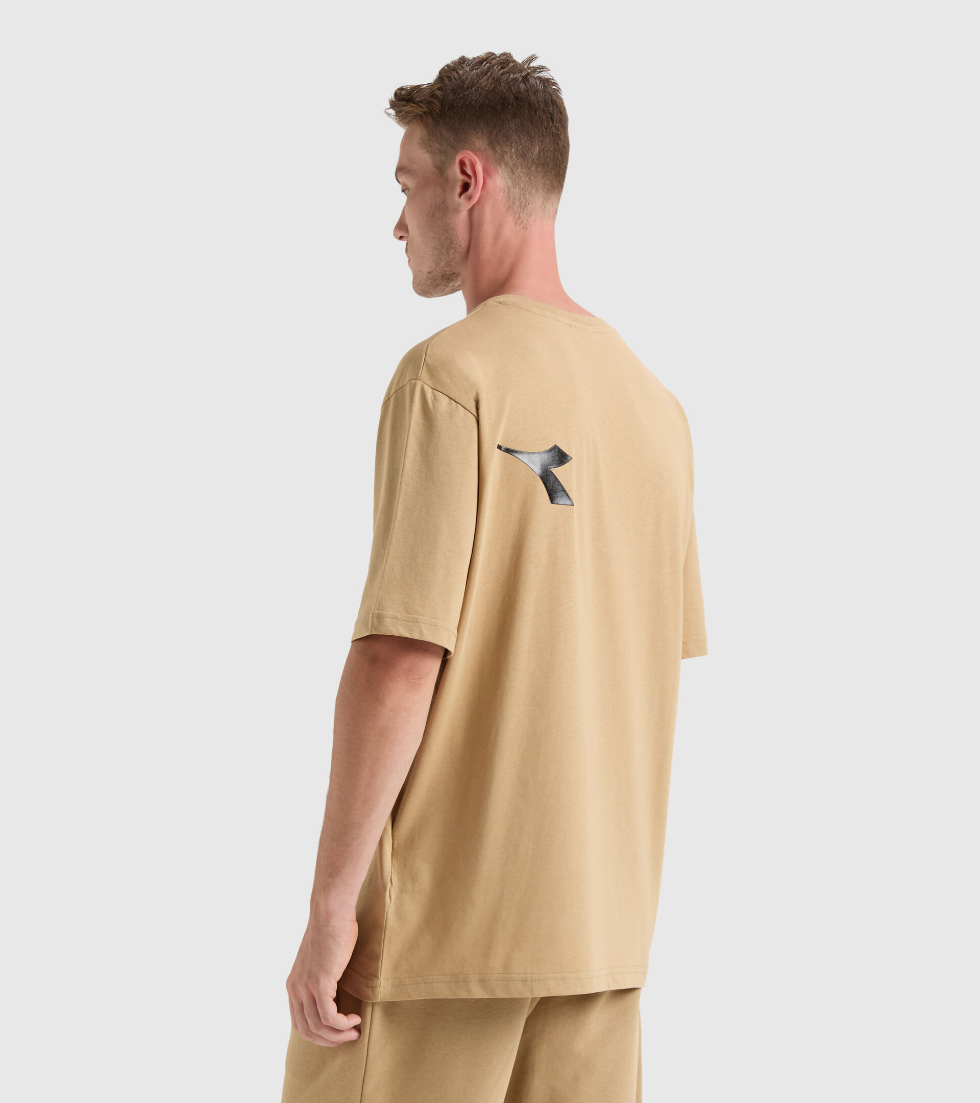 Camiseta de algodón - Unisex T-SHIRT SS MANIFESTO BEIGE DORADO - Diadora