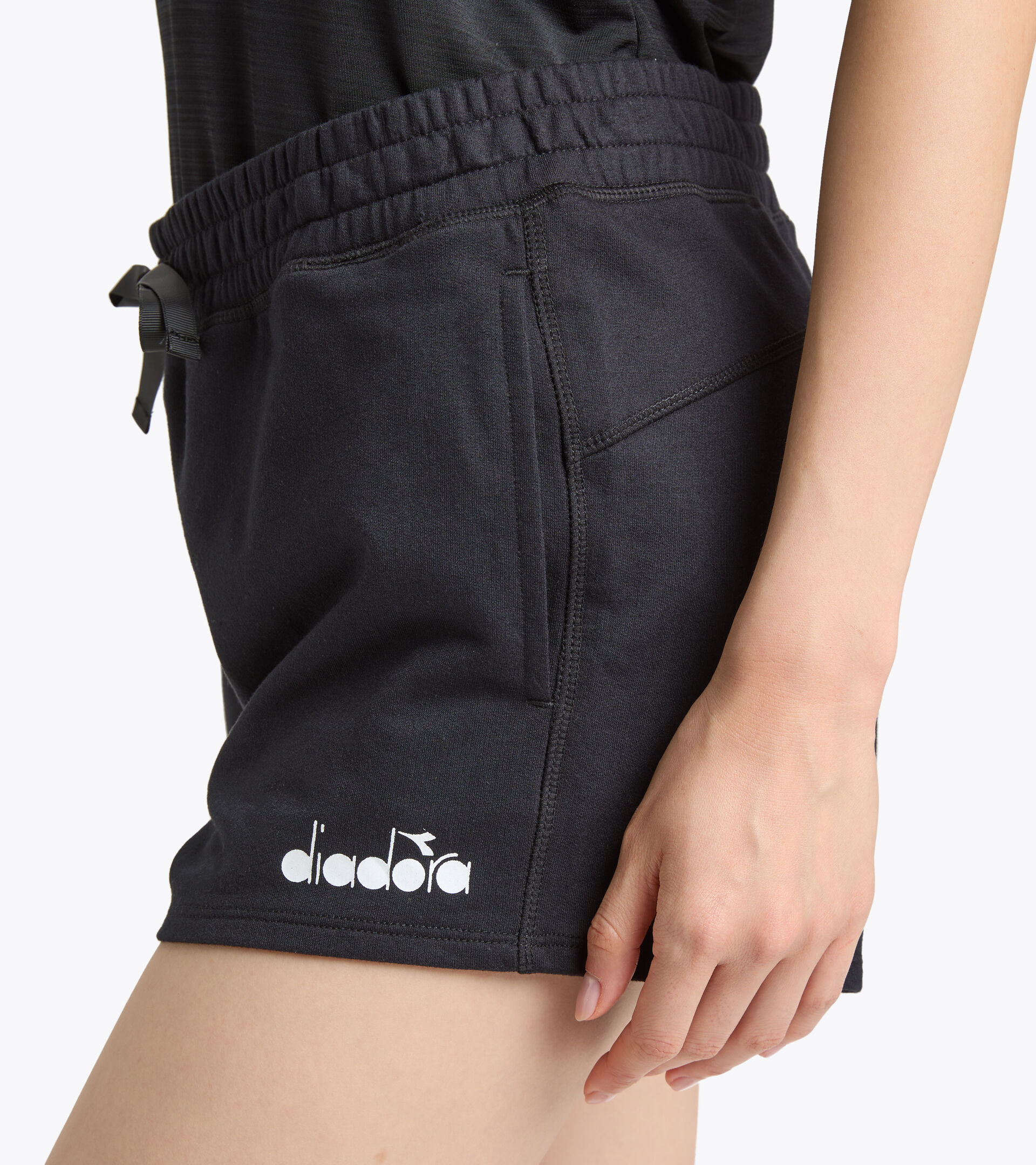 Training shorts - Women’s L. SHORT 9CM BUDDYFIT BLACK - Diadora