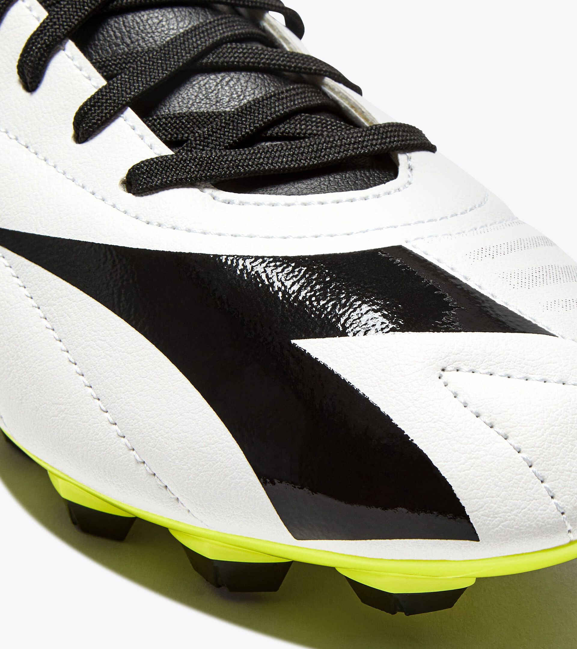 Scarpa da calcio per terreni compatti - Uomo MAXIMUS ICON R LPU NERO/BIANCO/GIALLO FL DD - Diadora