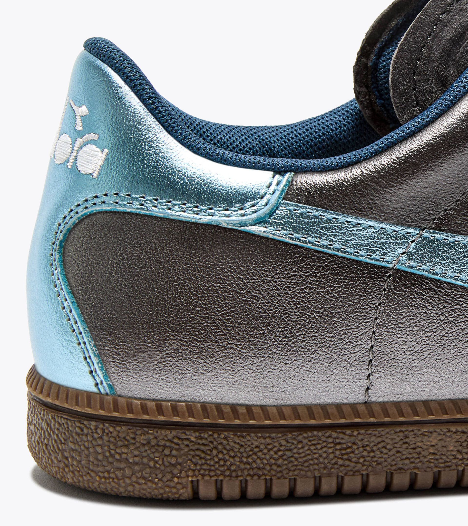 Zapatilla de piel metalizada - Para todos los géneros
 TRAINER METALIZED GARGOLA - Diadora