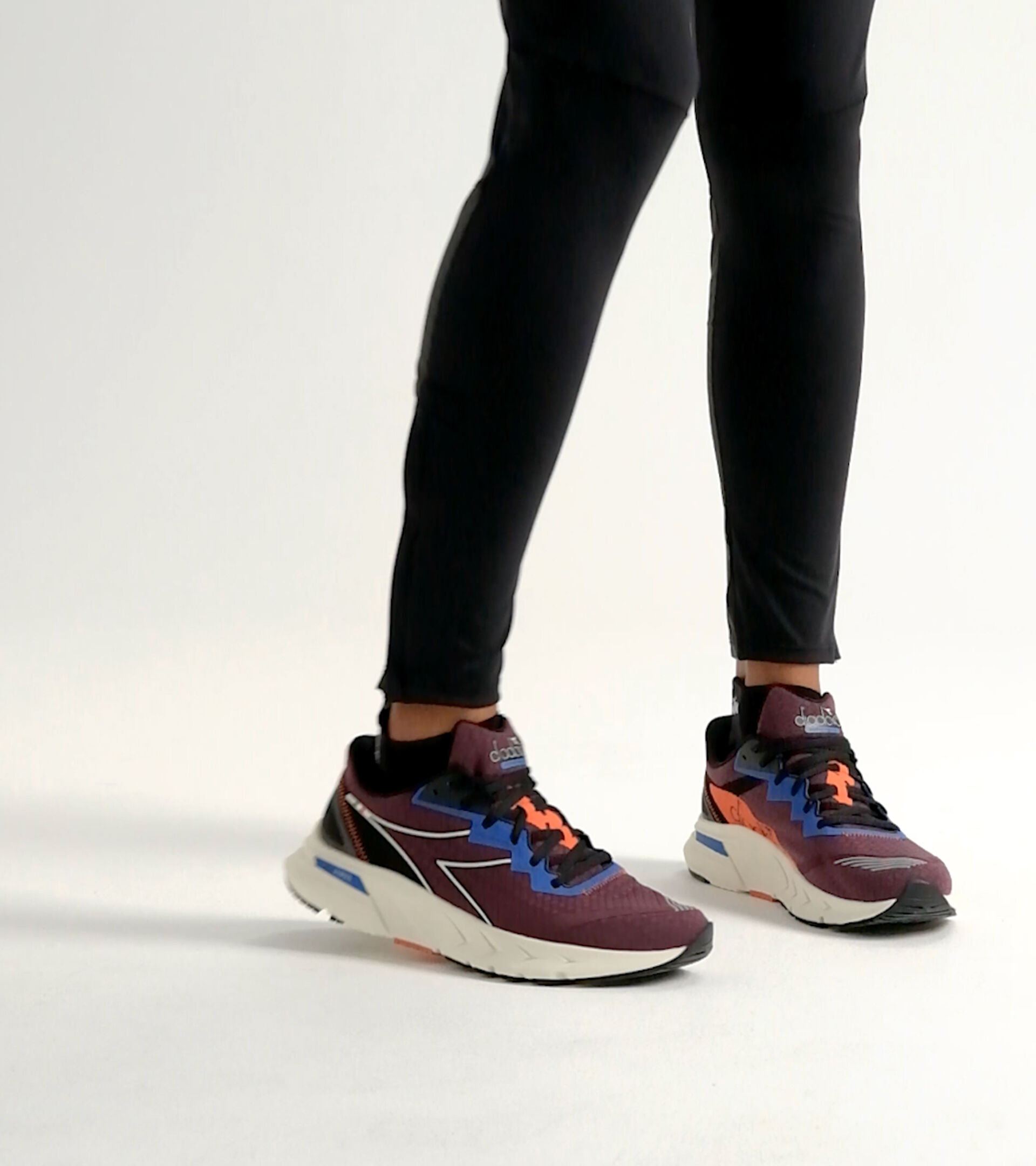 Running shoes - Men MYTHOS BLUSHIELD VOLO 2 GRAPE WINE/WHISPER WHITE/BLACK - Diadora
