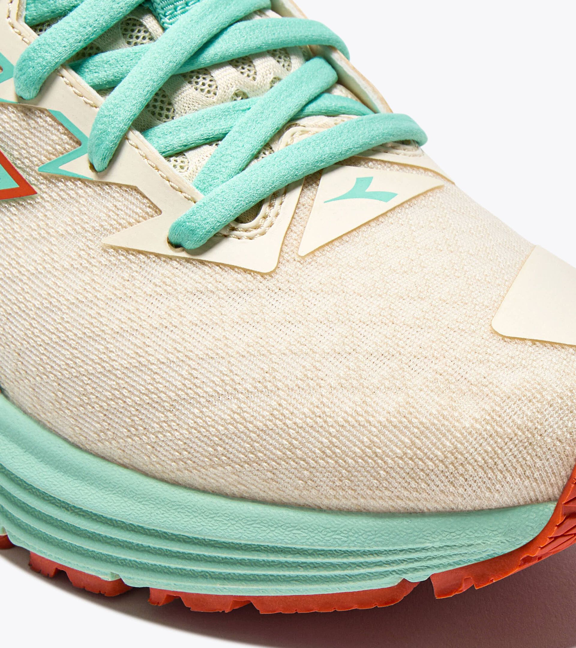 Running shoe - Cushioning and protection - Women’s MYTHOS BLUSHIELD 10 VORTICE W WHISPER WHITE/YUCCA - Diadora