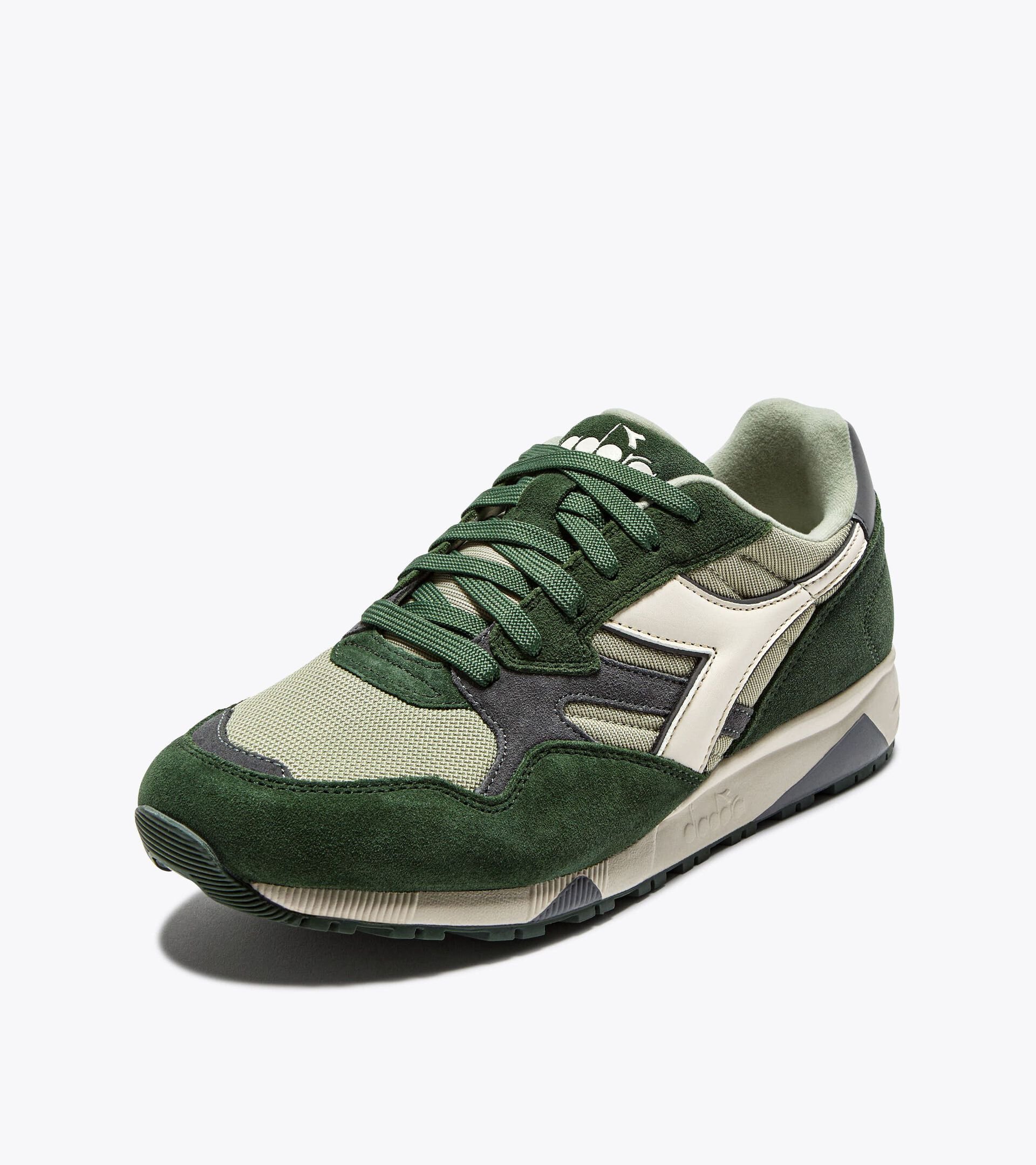 Sporty sneakers - All-Gender N902 TOFU /BLK FOREST/STEEL GRY - Diadora