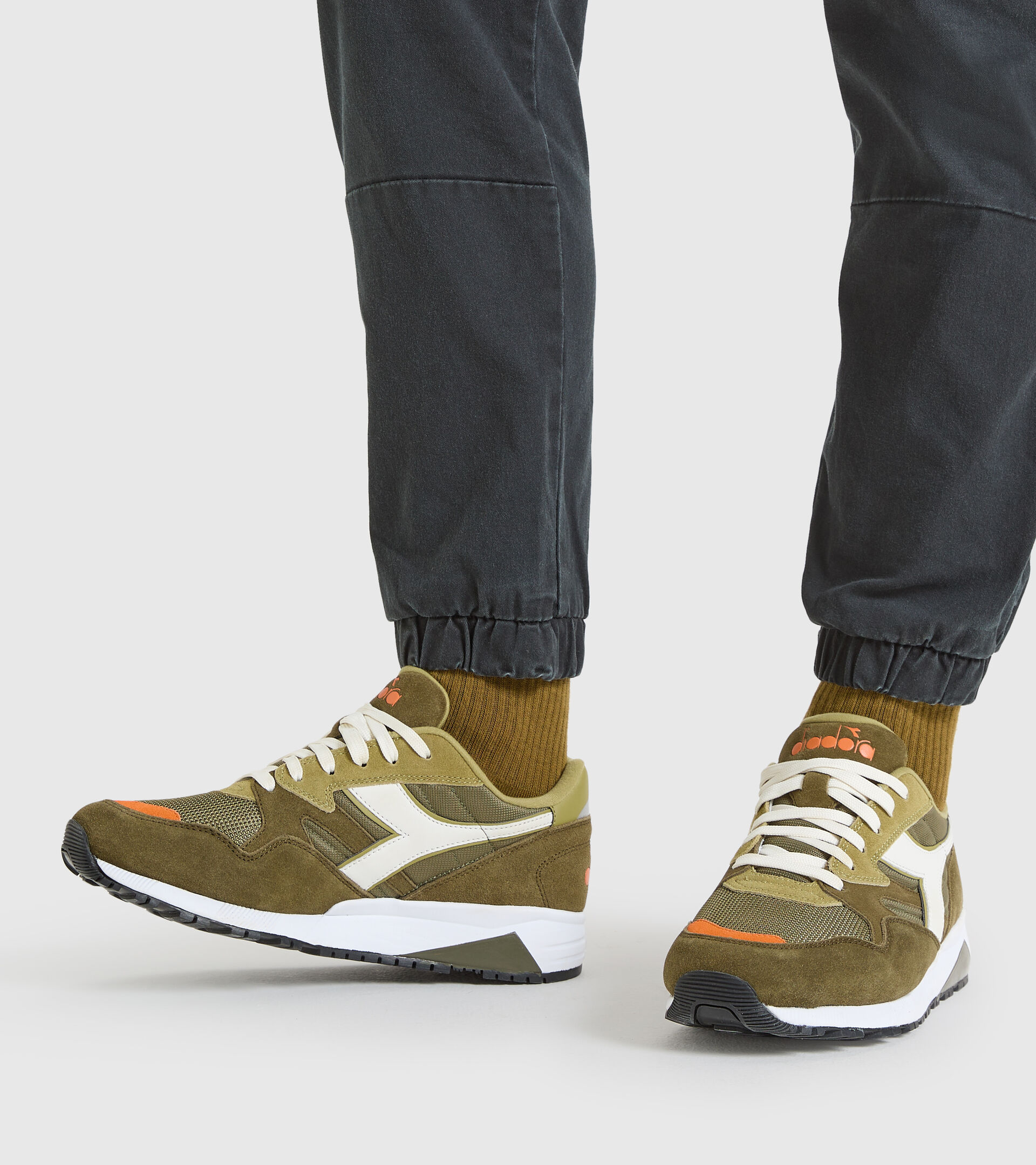 Sporty sneakers - Unisex N902 AVOCADO/BEECH - Diadora